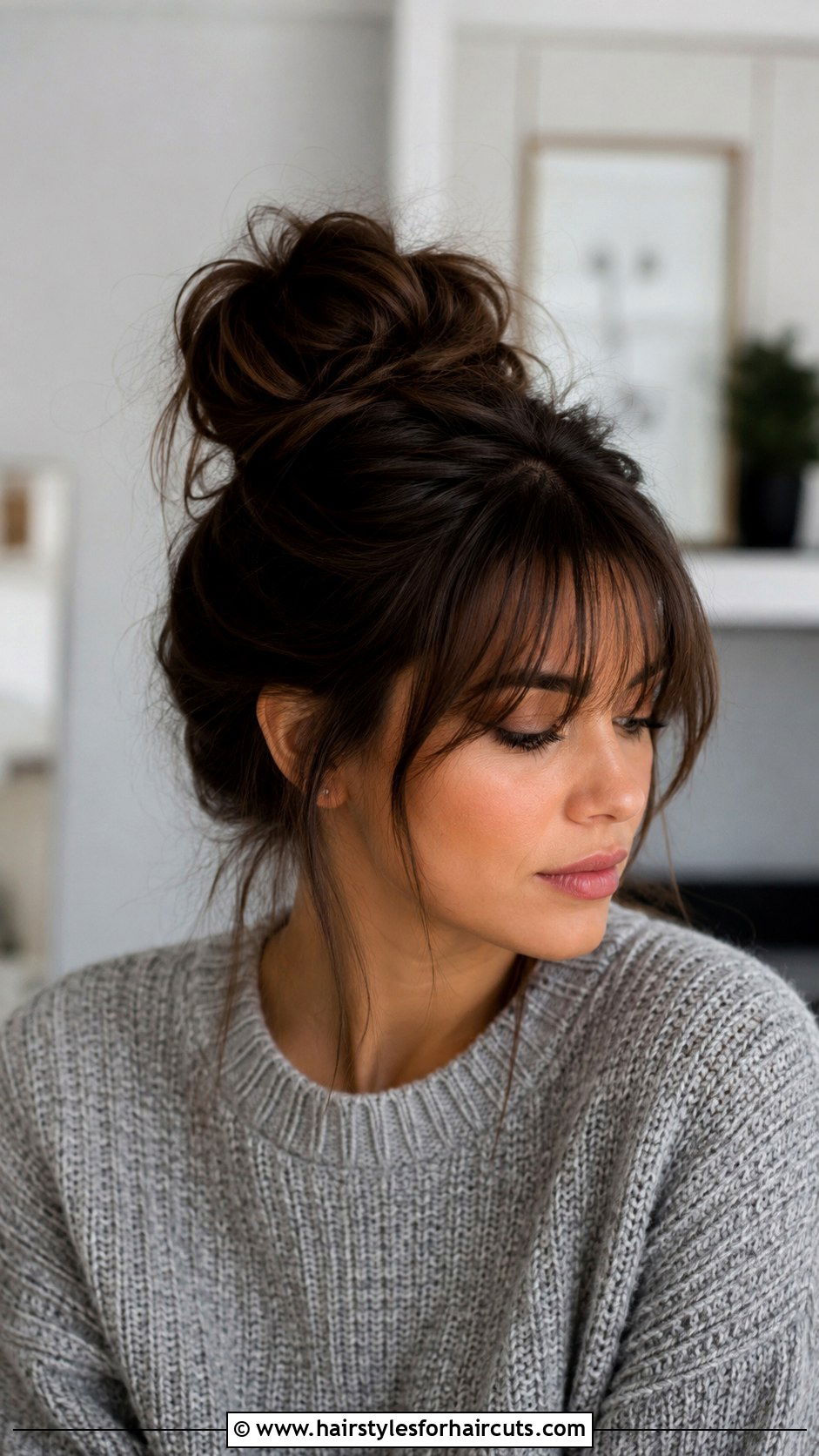 Messy Top Knot With Wispy Bangs - 25 easy hairstyles for long hair with bangs - 25 easy hairstyles for long hair with bangs