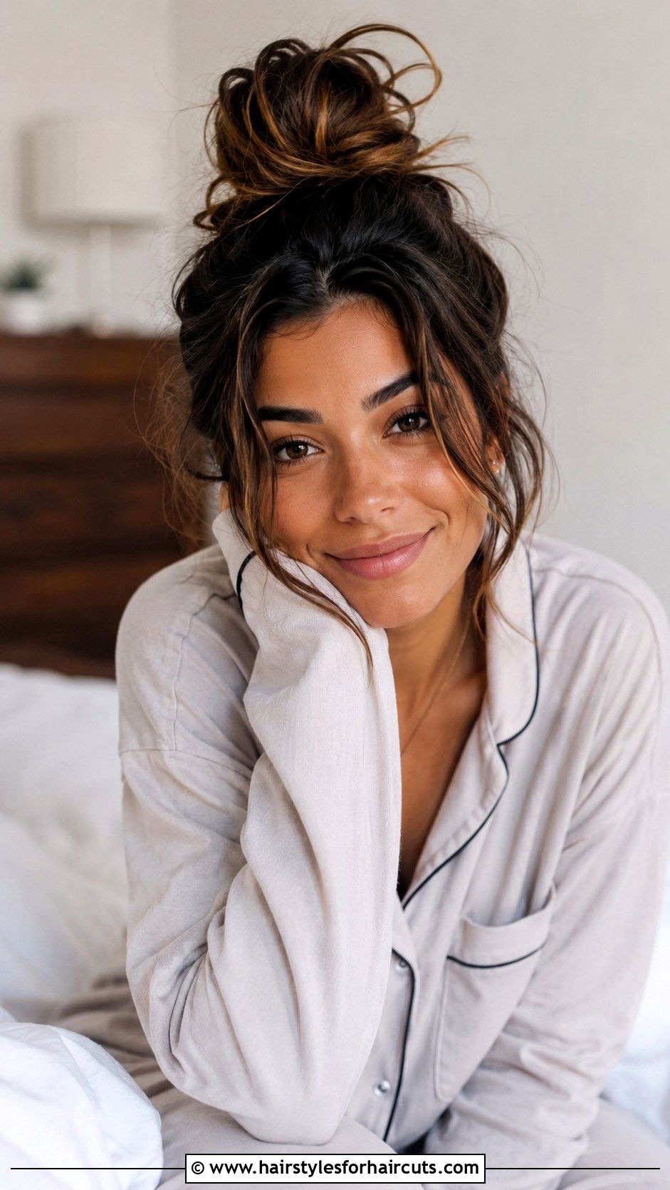 Messy Topknot - 25 cute hairstyles for long straight hair - 25 cute hairstyles for long straight hair