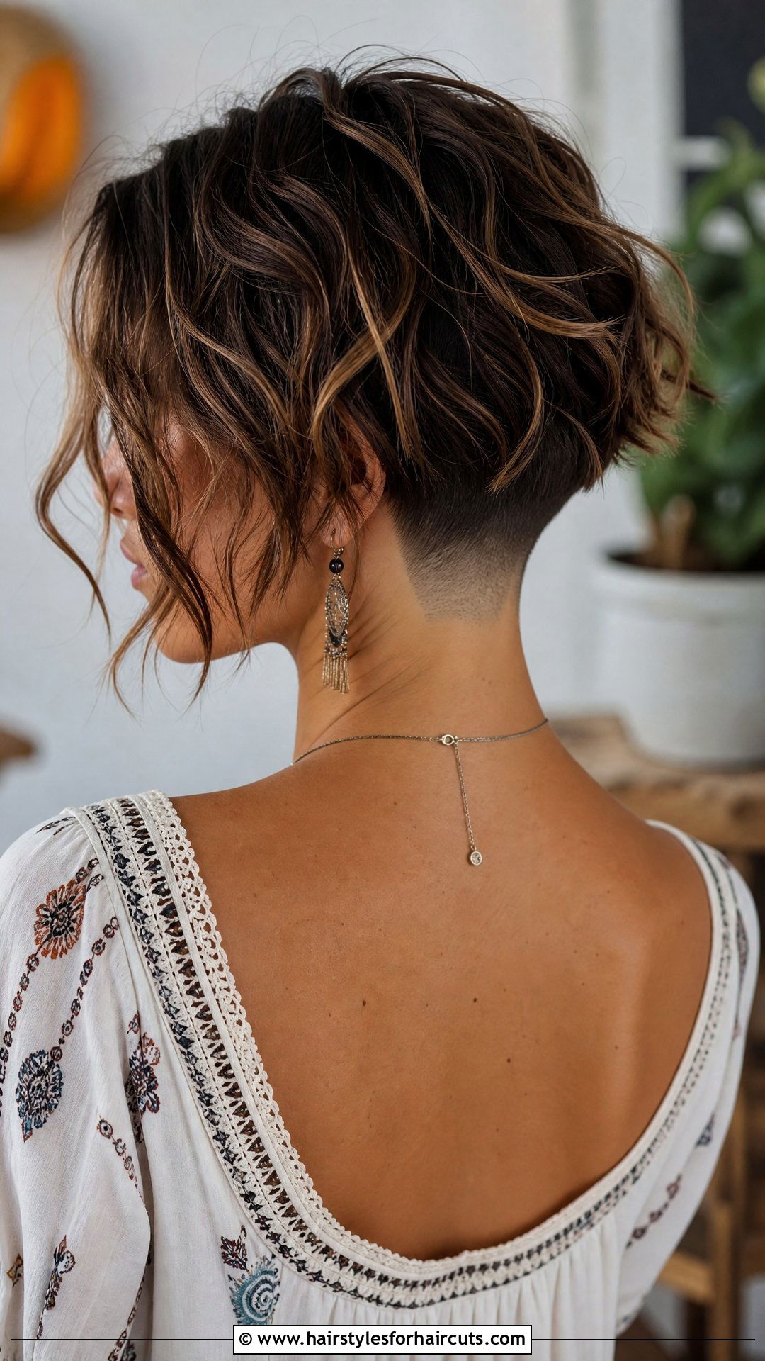 Messy Waves Undercut Bob - 25 undercut short hair ruby rose haircuts - 25 undercut short hair ruby rose haircuts