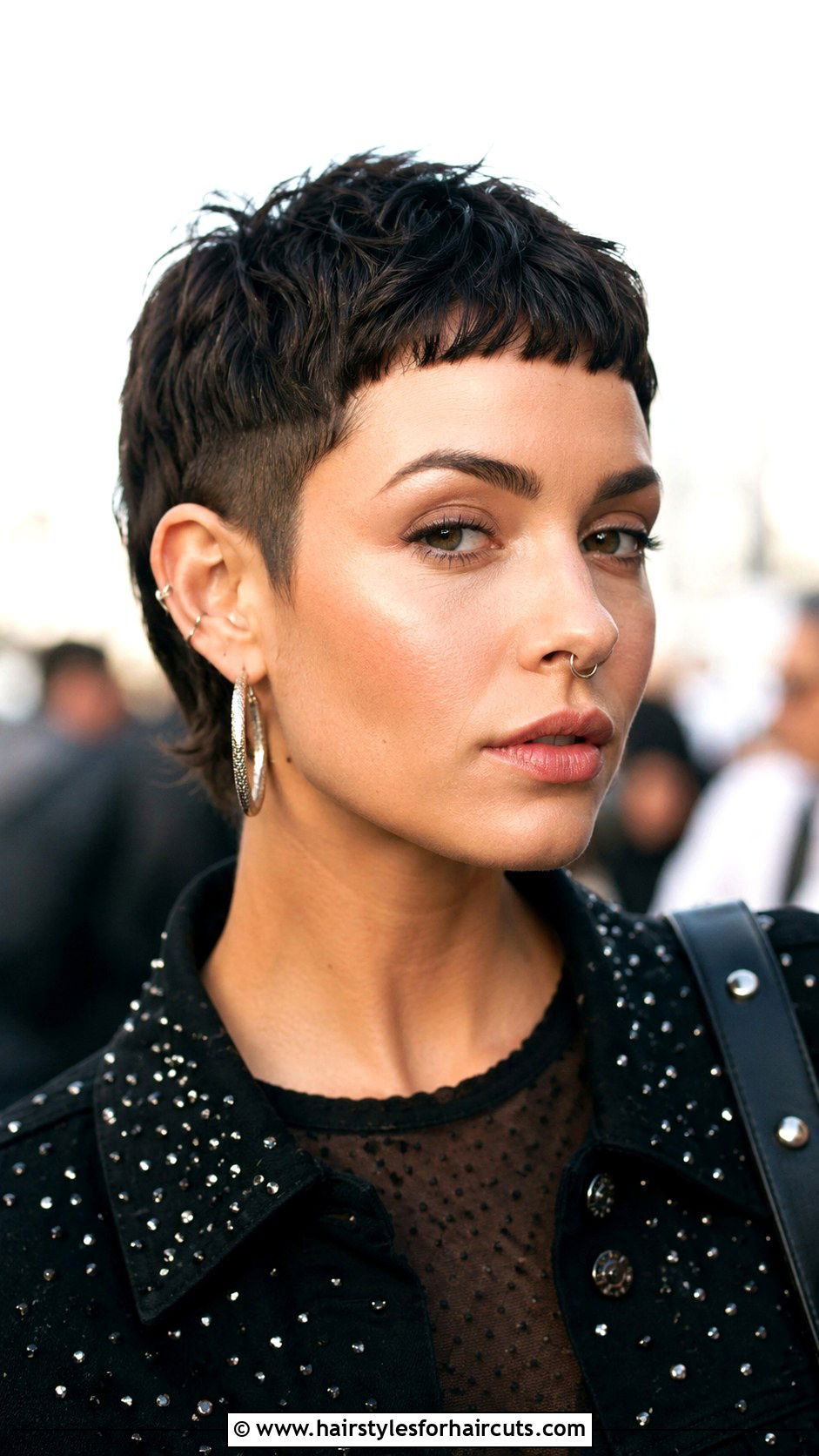 Micro Bangs Pixie - 25 cheap hairstyles - 25 cheap hairstyles