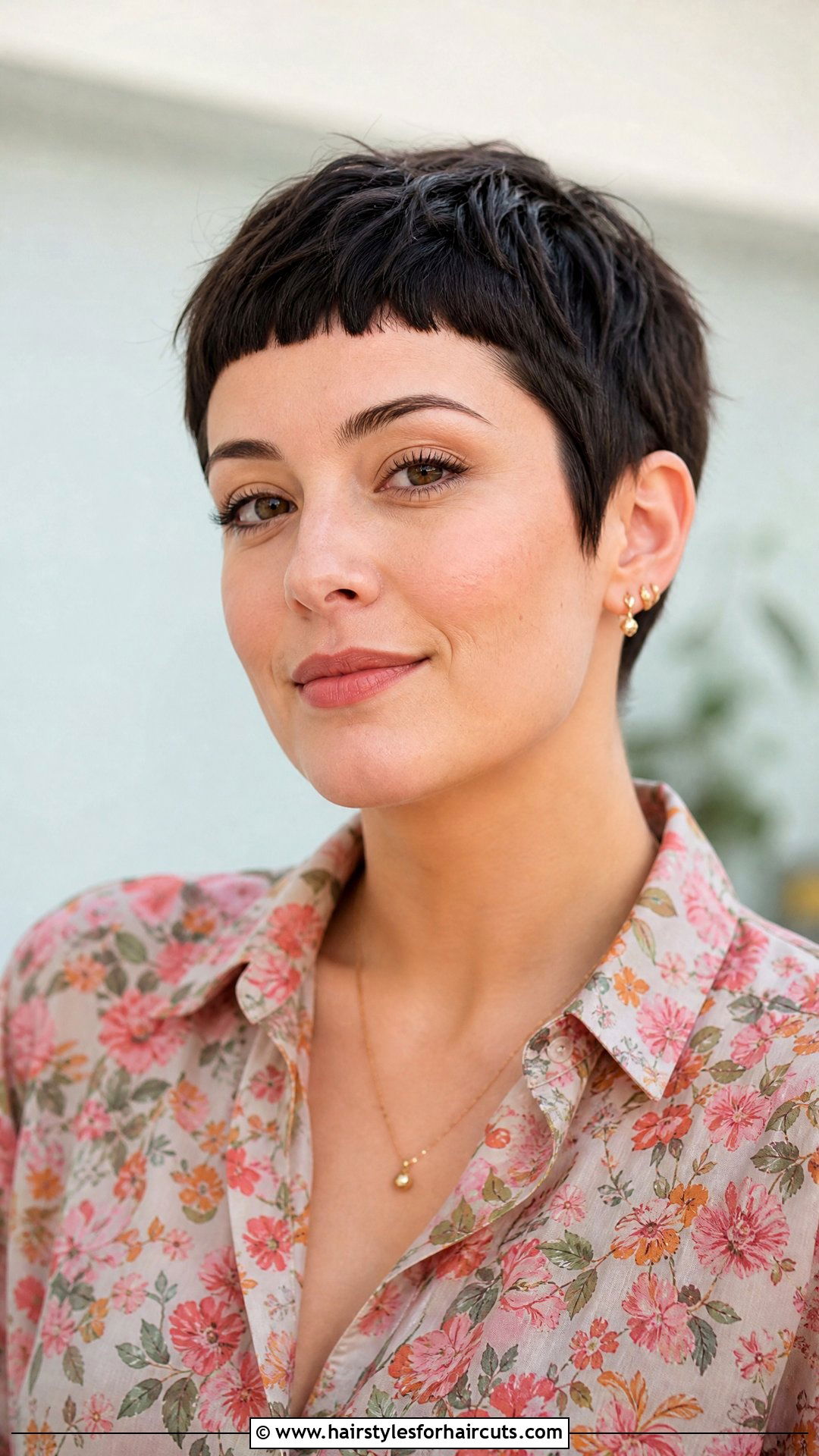Micro Bangs Pixie Haircut - 25 haircuts desighns - 25 haircuts desighns