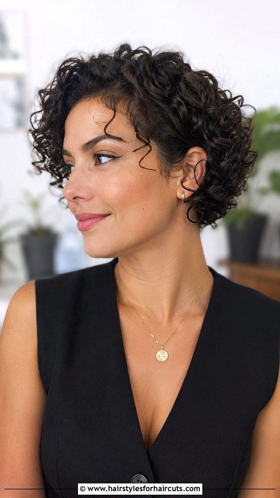 Micro Bob Curly Hair - 25 best haircuts for short curly hair - 25 best haircuts for short curly hair