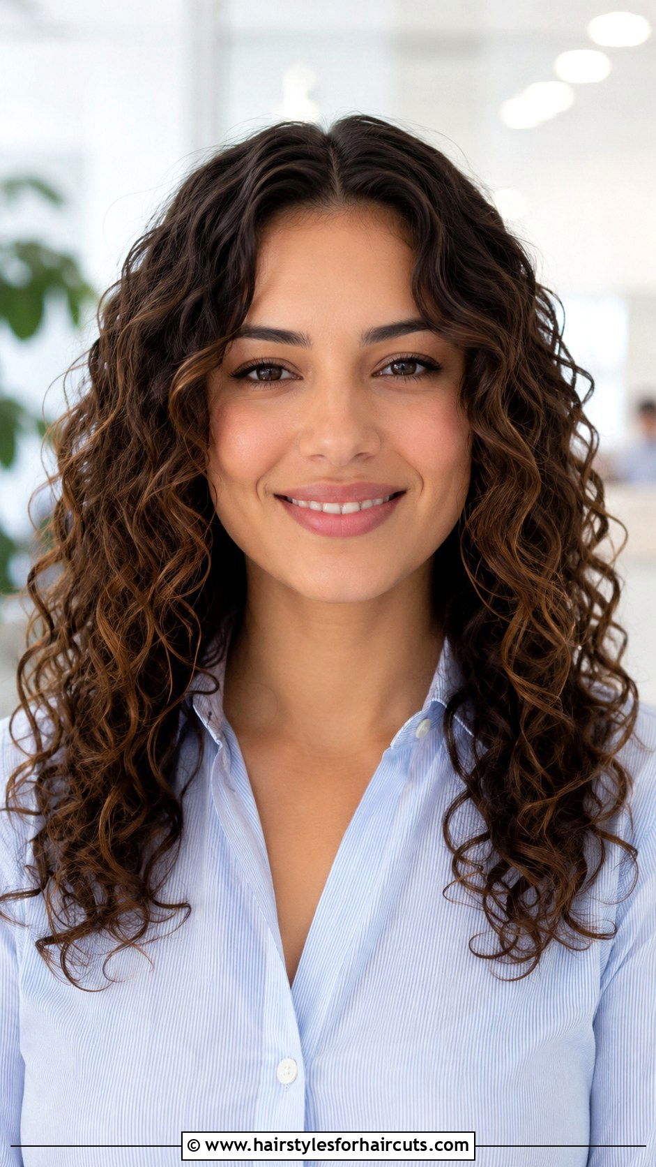 Middle Part Curly Hair - 25 business casual hairstyles for curly hair - 25 business casual hairstyles for curly hair