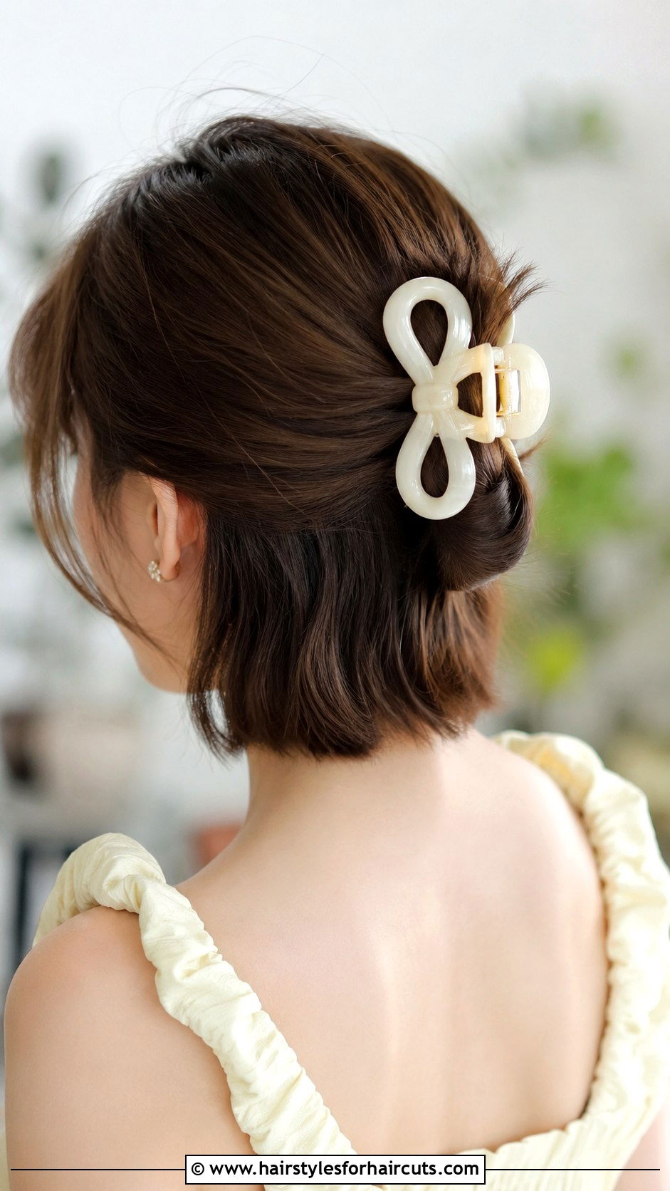 Mini Claw Clip Bow Short Hair - 25 mini claw clip hairstyles for short hair - 25 mini claw clip hairstyles for short hair
