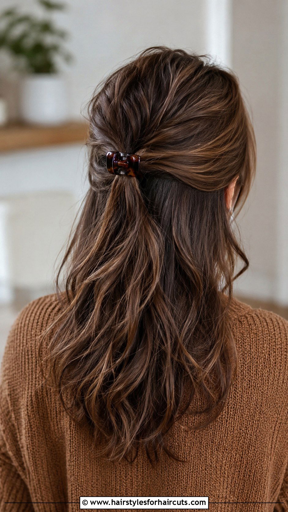 Mini Claw Clip Layered Half Up - 25 mini claw clip hairstyles for short hair - 25 mini claw clip hairstyles for short hair