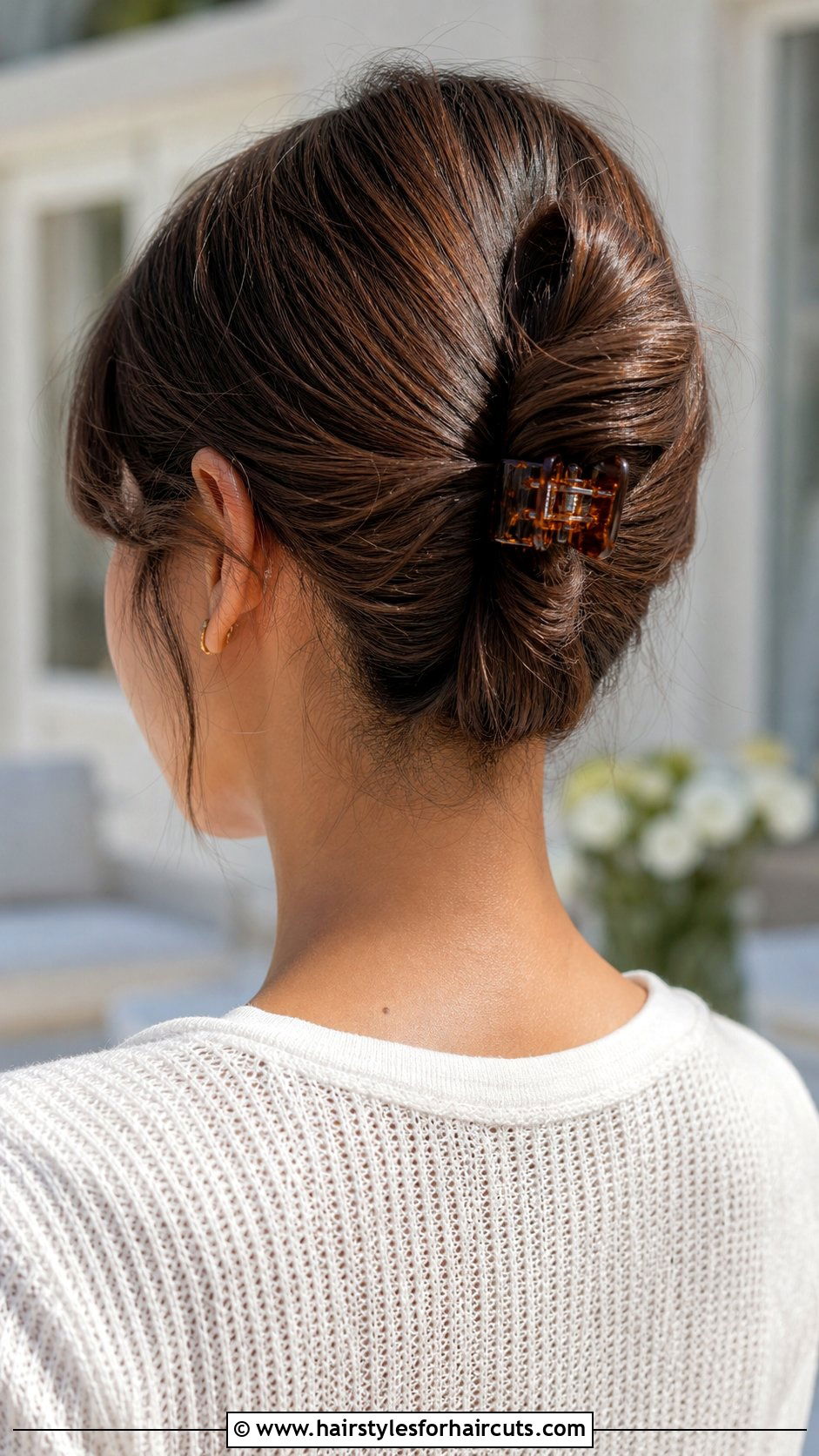 Mini Claw Clip Updo - 25 interview hairstyles for short hair - 25 interview hairstyles for short hair