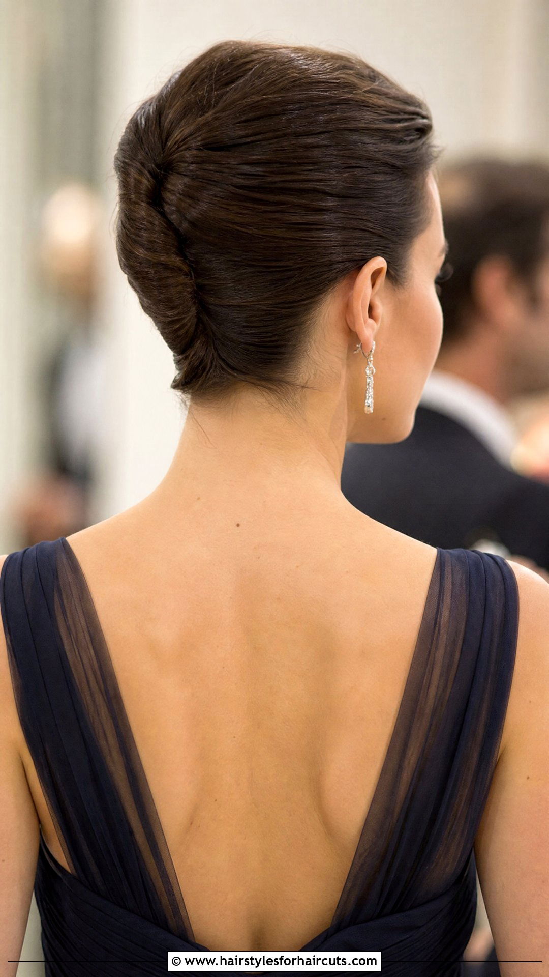 Mini French Twist - 25 beginner easy updo hairstyles for short hair - 25 beginner easy updo hairstyles for short hair