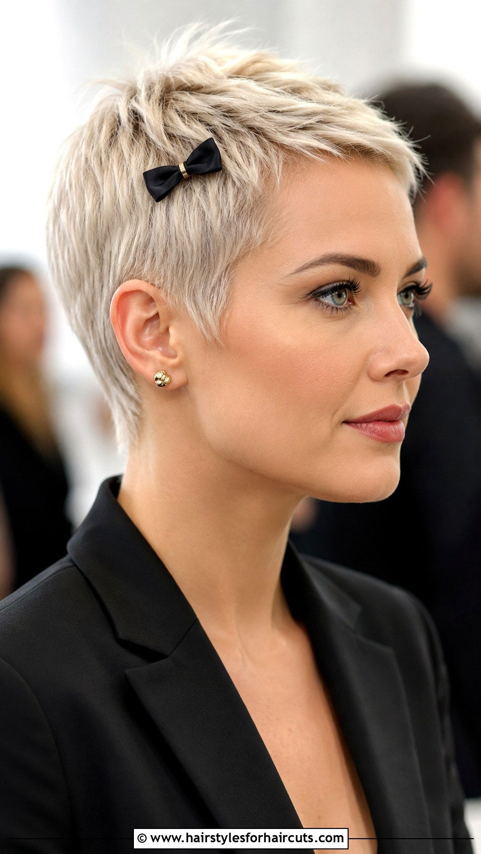 Mini Hair Bow On Pixie Cut - 25 bow hairstyles for short hair - 25 bow hairstyles for short hair