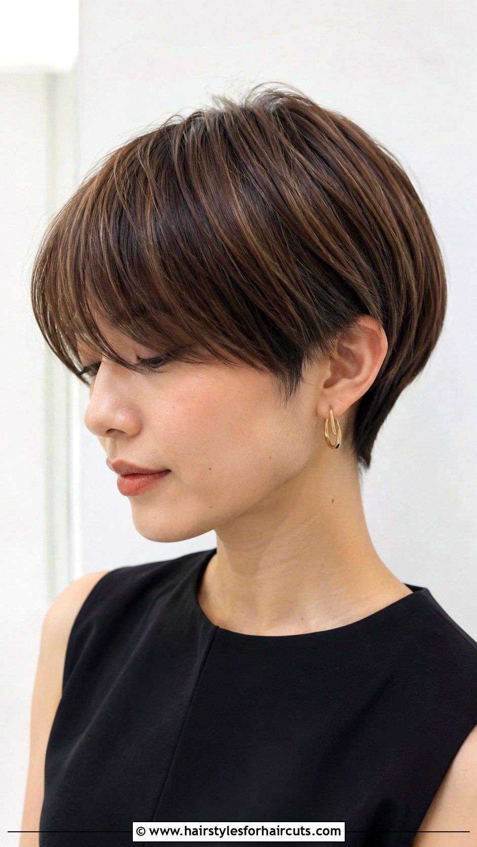 Modern Bowl Cut - 25 short haircuts for round faces - 25 short haircuts for round faces