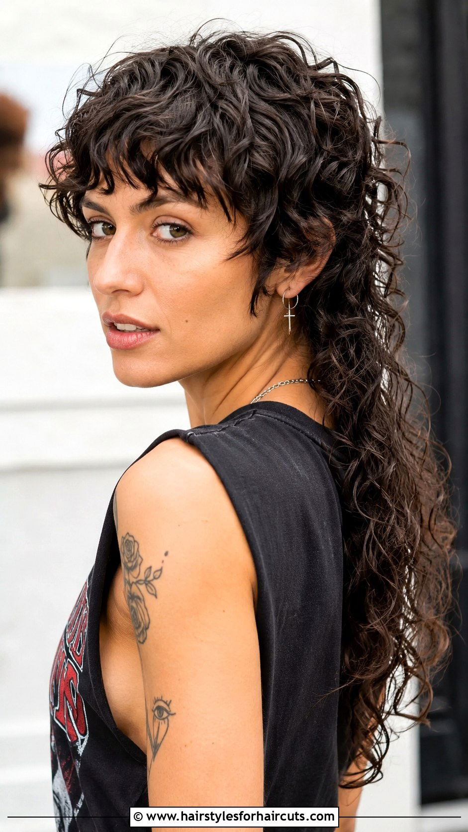 Modern Curly Mullet - 25 curly hair round face hairstyles - 25 curly hair round face hairstyles