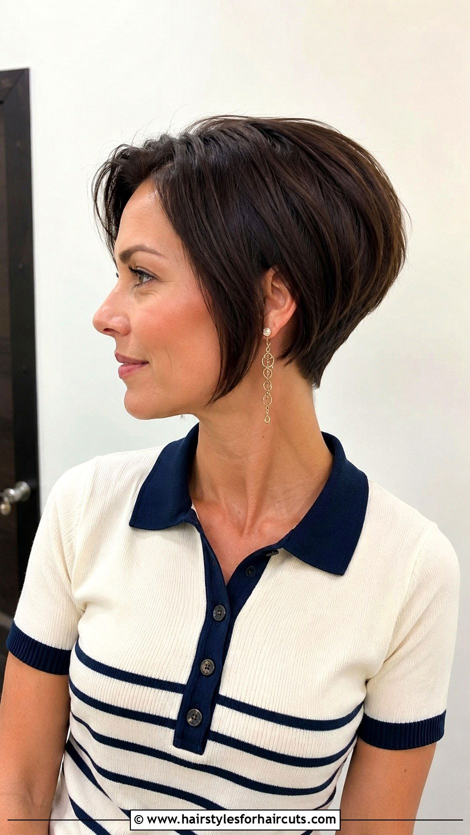 Modified Wedge Cut - 25 androgynous haircuts for straight hair - 25 androgynous haircuts for straight hair