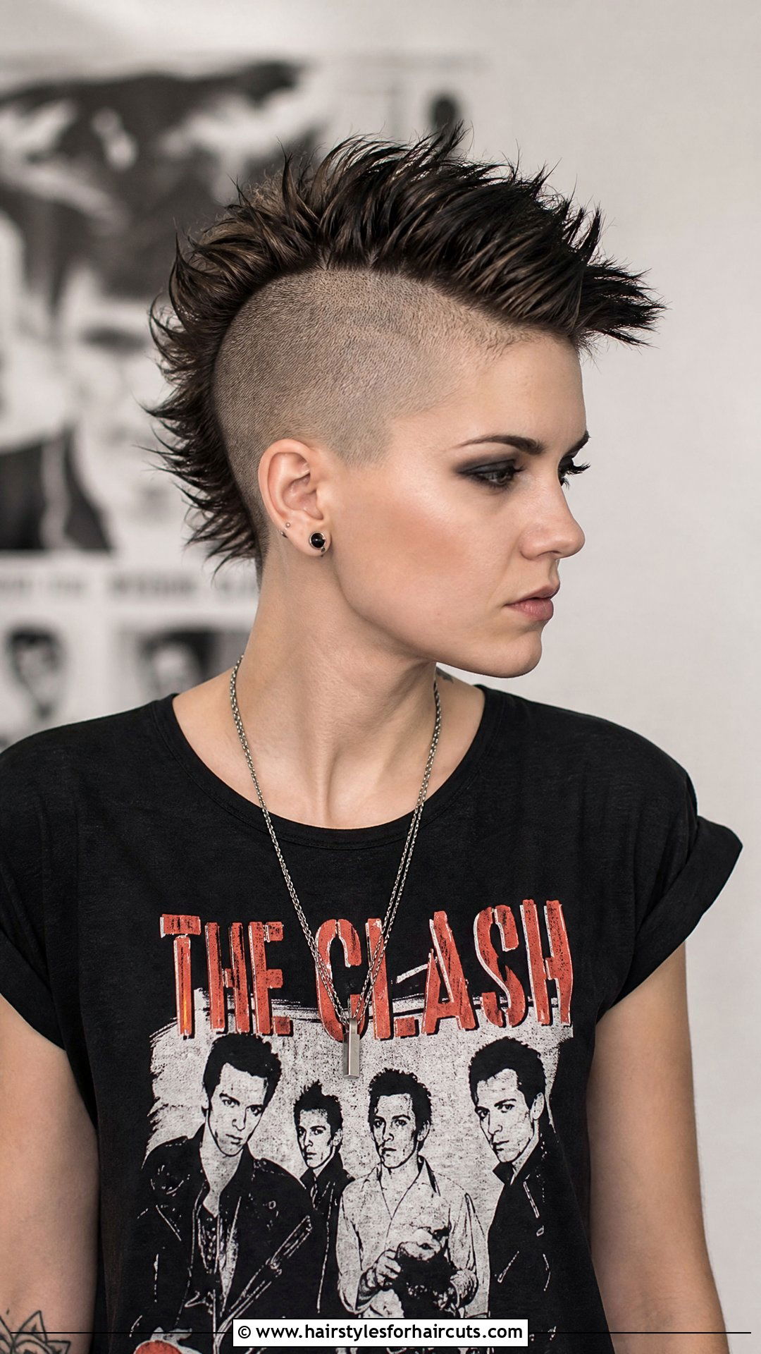Mohawk Pixie Double Side Shave - 25 pixie hairstyles double side shave short hair - 25 pixie hairstyles double side shave short hair