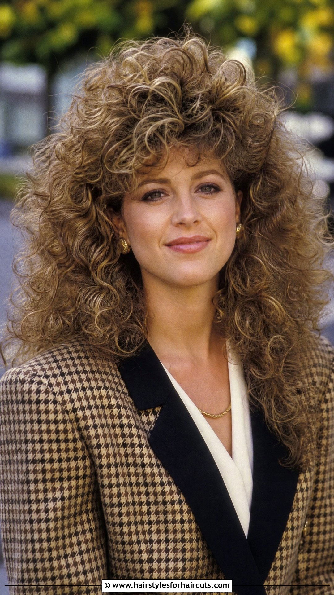 Overly Voluminous 80s Perm - 25 unprofessional hairstyles - 25 unprofessional hairstyles
