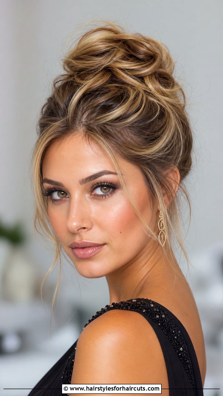 Partial Highlights Updo Hairstyle - 25 highlight hairstyles for women - 25 highlight hairstyles for women