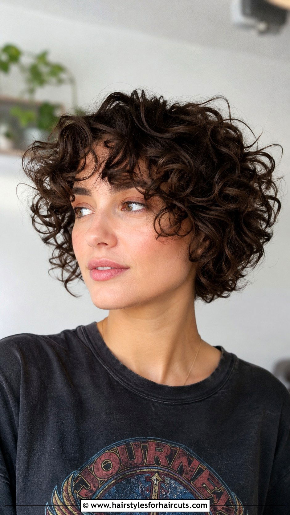 Piecey Curls Short Hair - 25 curling hairstyles for short hair - 25 curling hairstyles for short hair