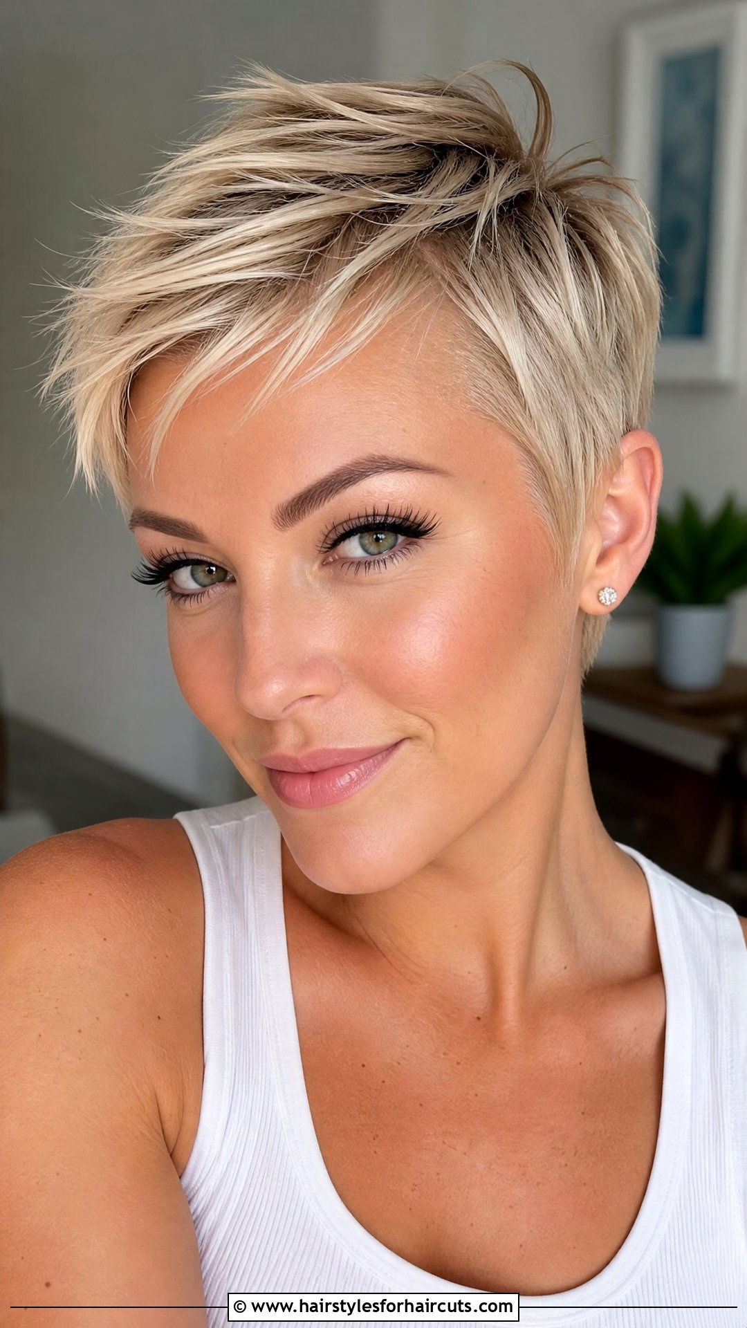 Piecey Pixie - 25 haircuts for round face and thin hair - 25 haircuts for round face and thin hair
