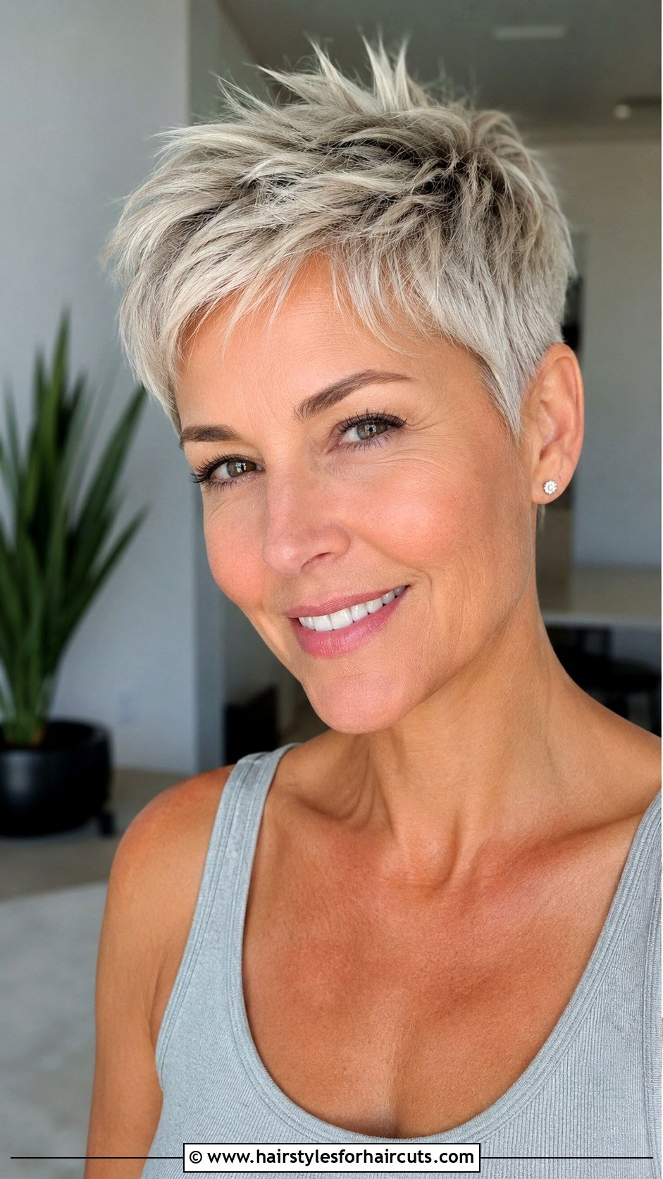 Piecey Pixie Cut - 25 best haircuts for women with fine hair - 25 best haircuts for women with fine hair
