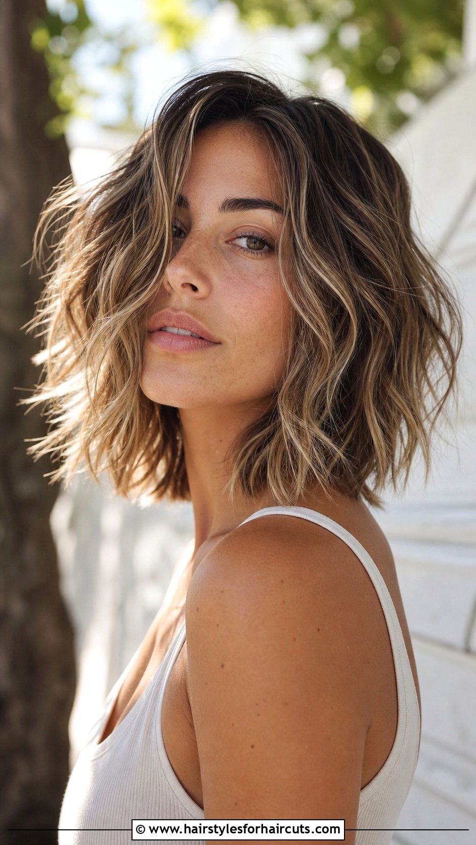 Piecey Wavy Lob - 25 cute hairstyles for thin shoulder length hair - 25 cute hairstyles for thin shoulder length hair
