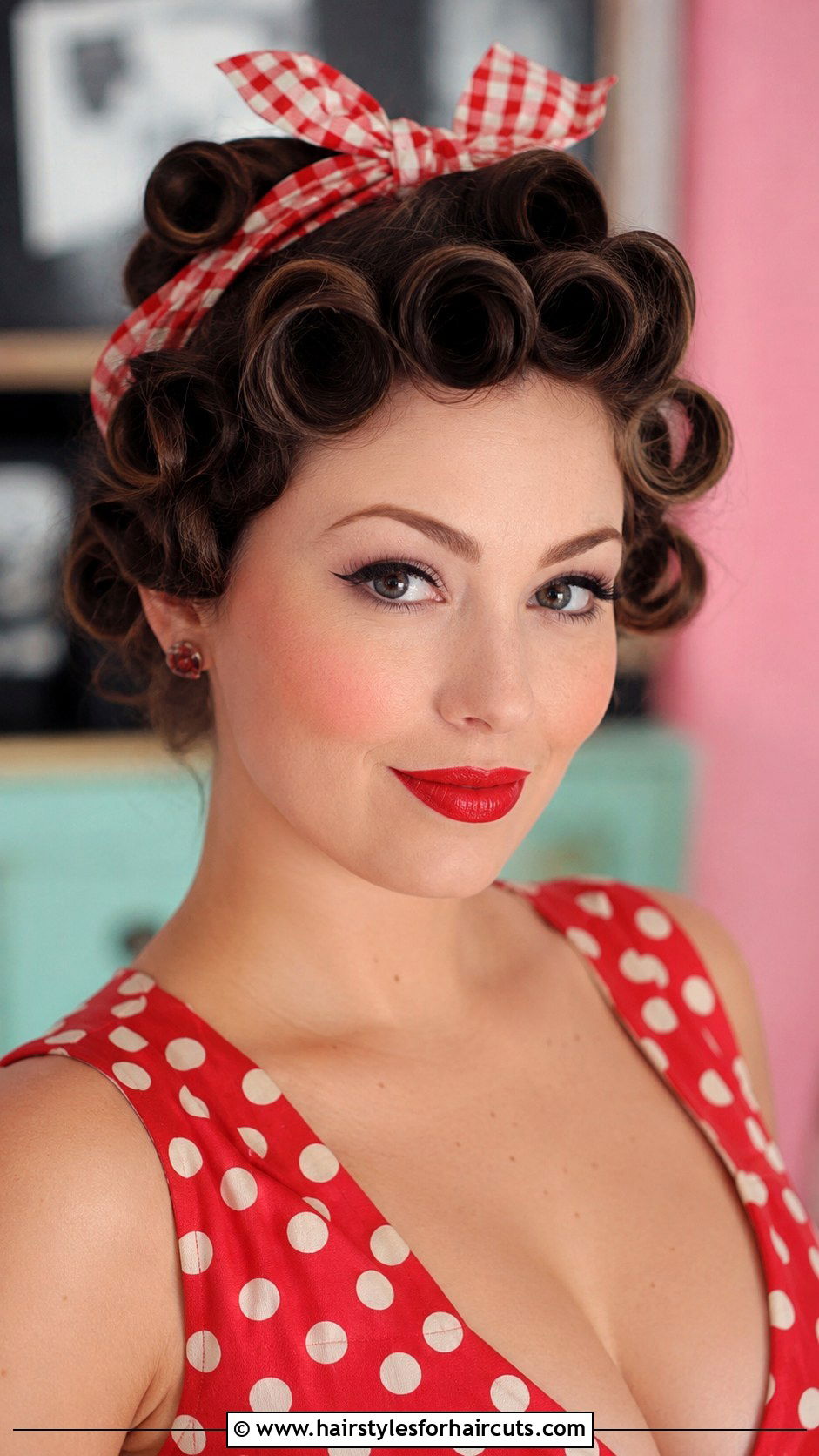 Pin Curl Crown - 25 easy 1920s hairstyles for long hair - 25 easy 1920s hairstyles for long hair