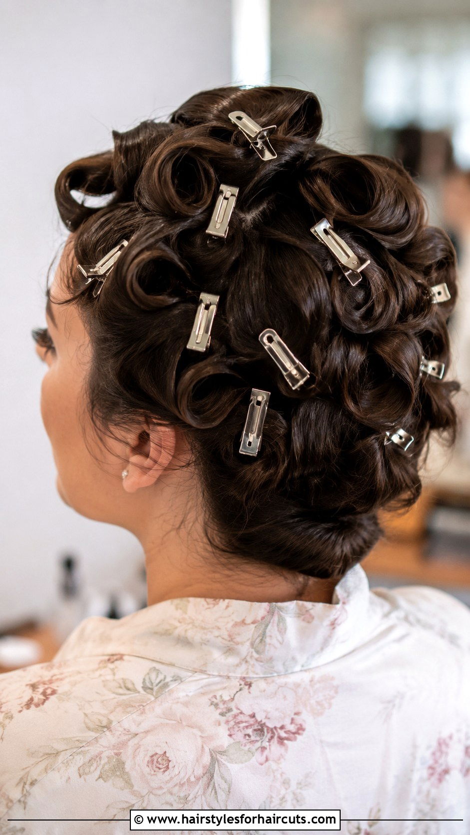 Pin Curls With Metal Clips - 25 hairstyles with hair clips - 25 hairstyles with hair clips