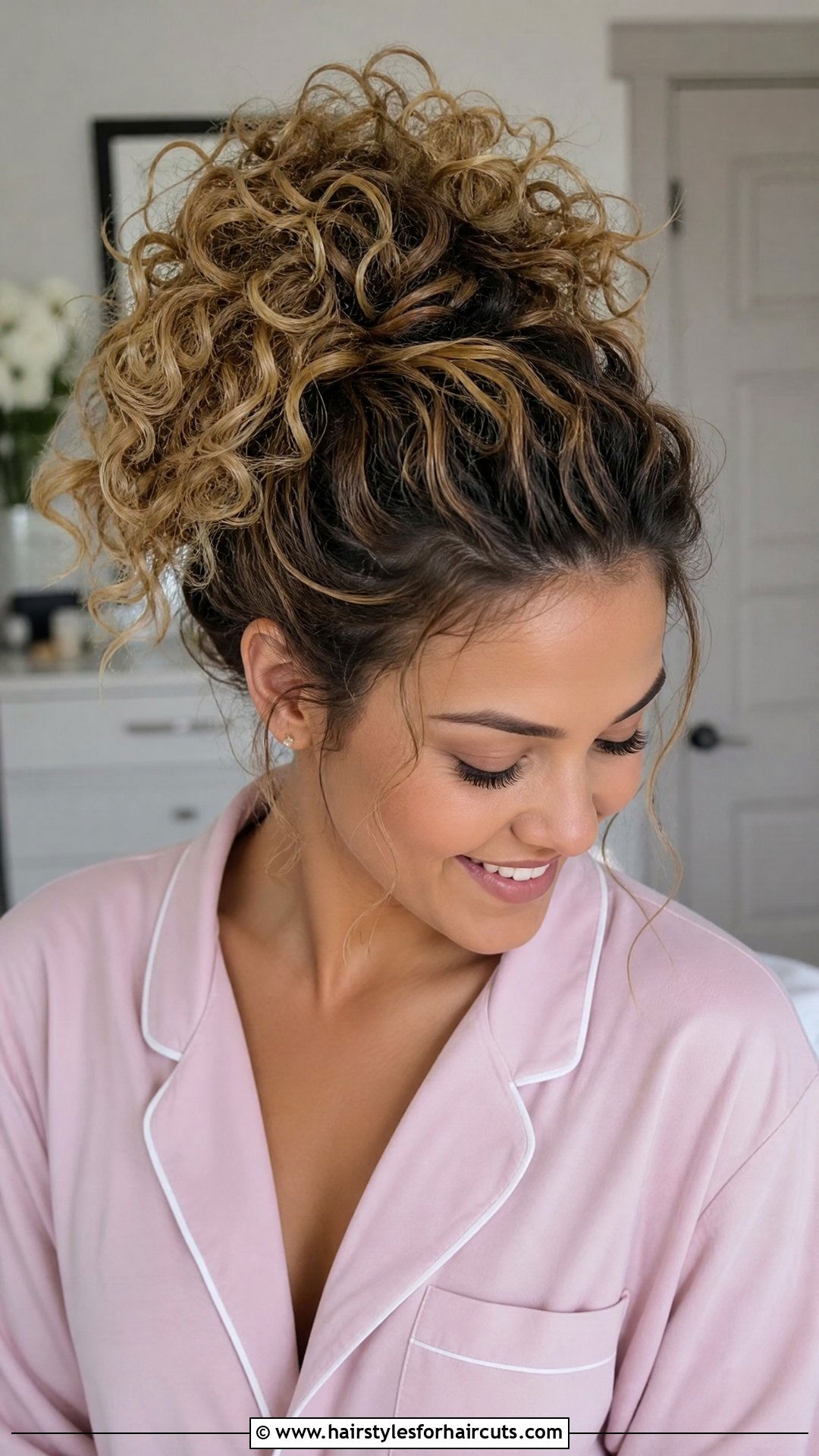 Pineapple Curly Updo - 25 types of curly hairstyles - 25 types of curly hairstyles