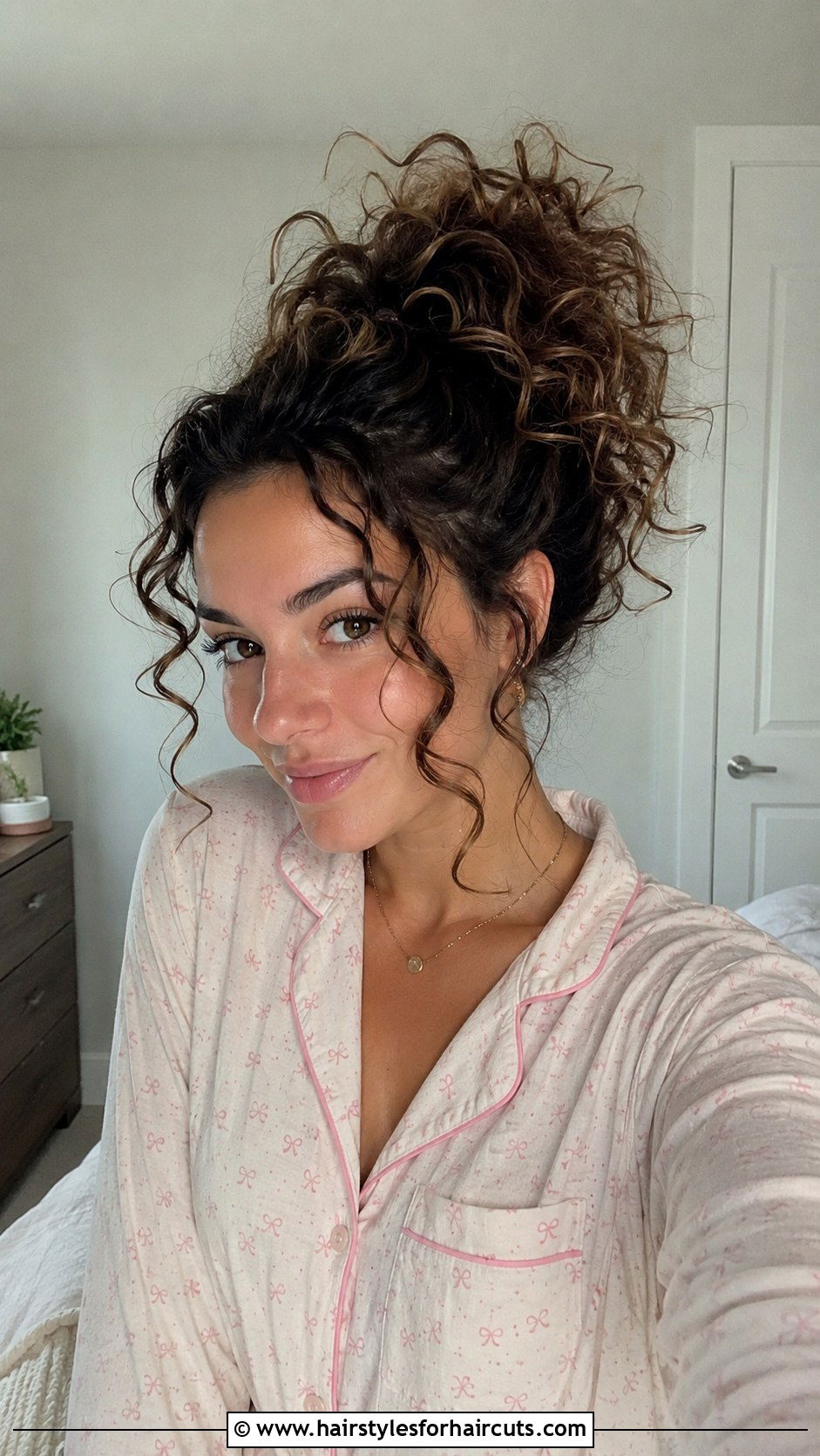 Pineapple Updo - 25 5 minute hairstyles for black hair - 25 5 minute hairstyles for black hair