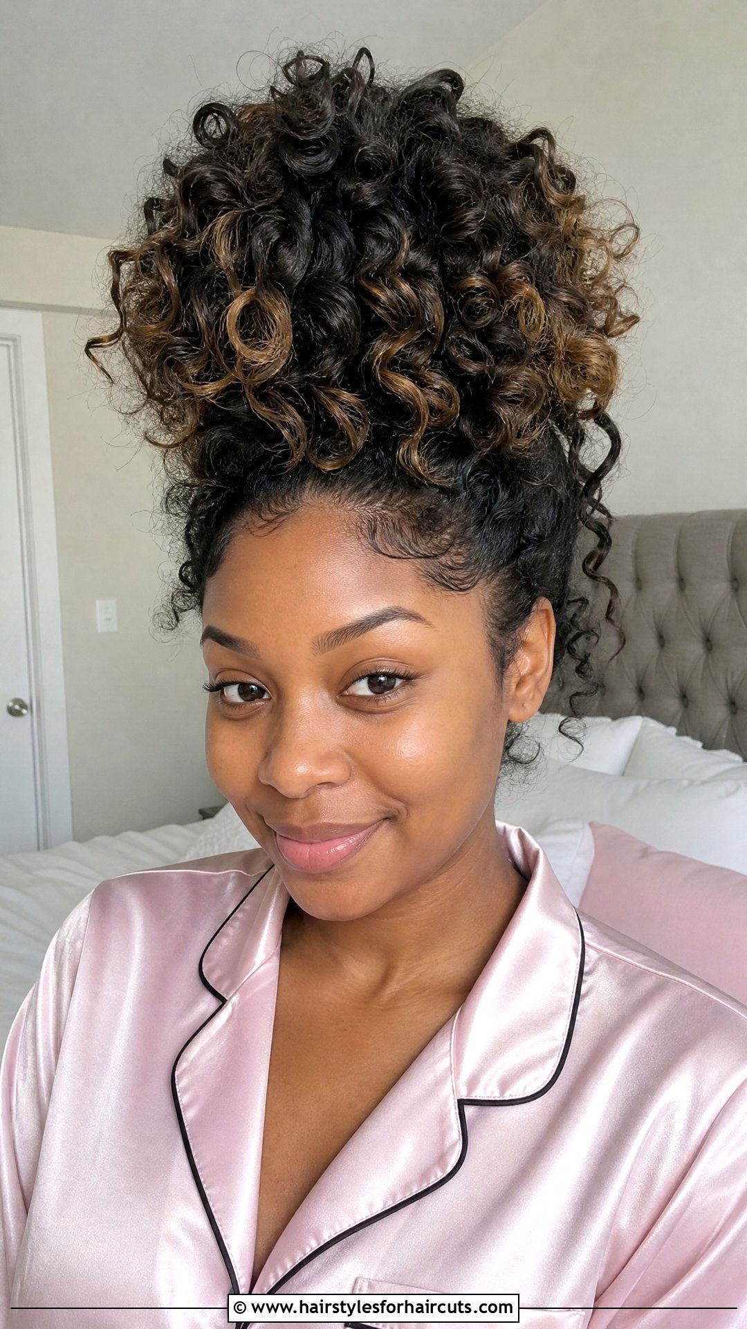 Pineapple Updo - 25 beach vacation hairstyles for black hair - 25 beach vacation hairstyles for black hair