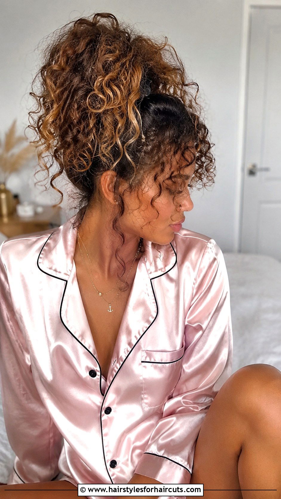 Pineapple Updo - 25 simple hairstyles for women - 25 simple hairstyles for women