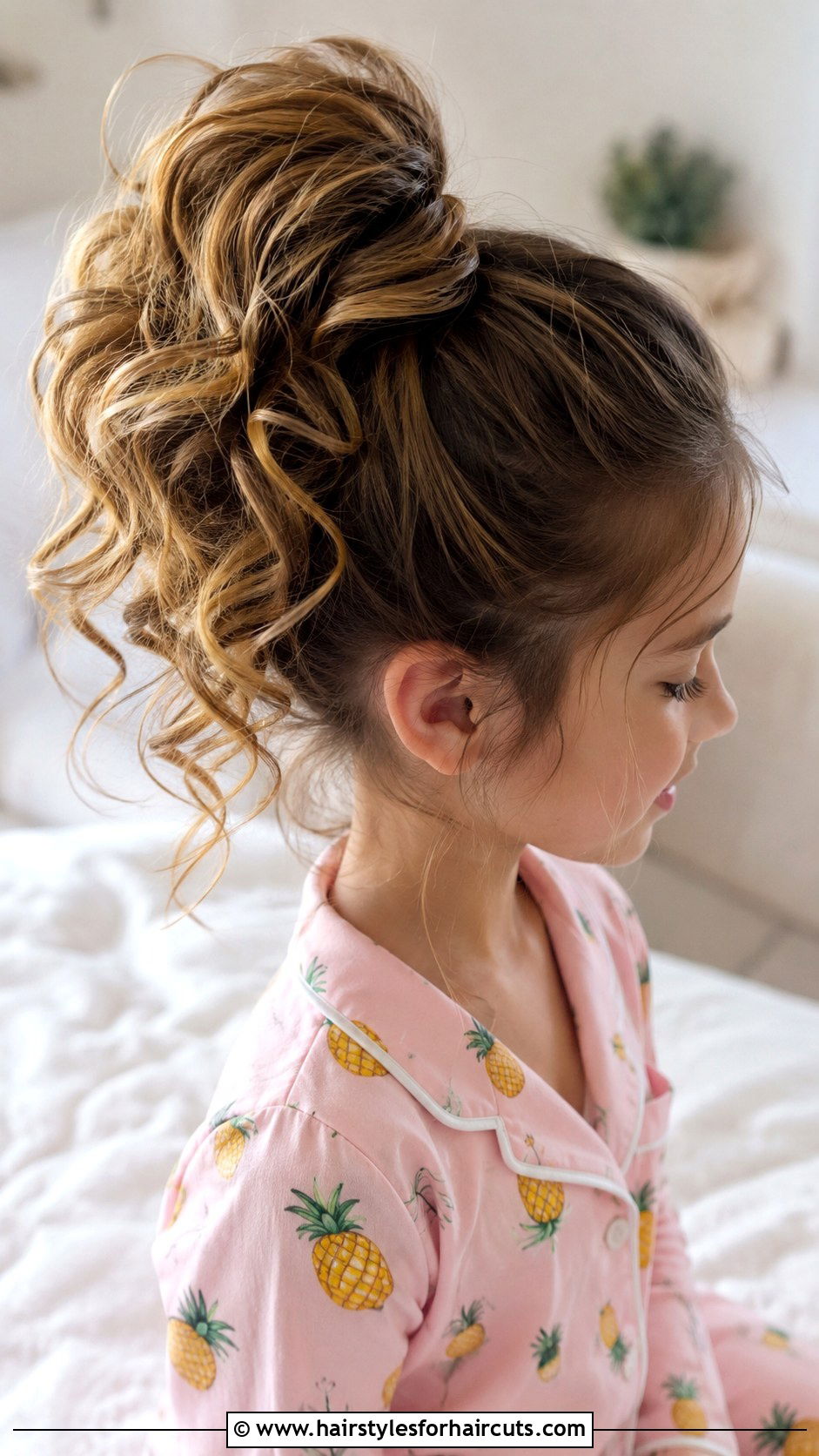 Pineapple Updo Curly Hair - 25 cute hairstyles for girls with curly hair - 25 cute hairstyles for girls with curly hair