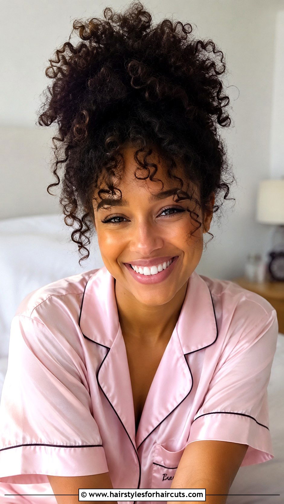 Pineapple Updo Curly Hair - 25 easy curly hairstyles for medium hair - 25 easy curly hairstyles for medium hair