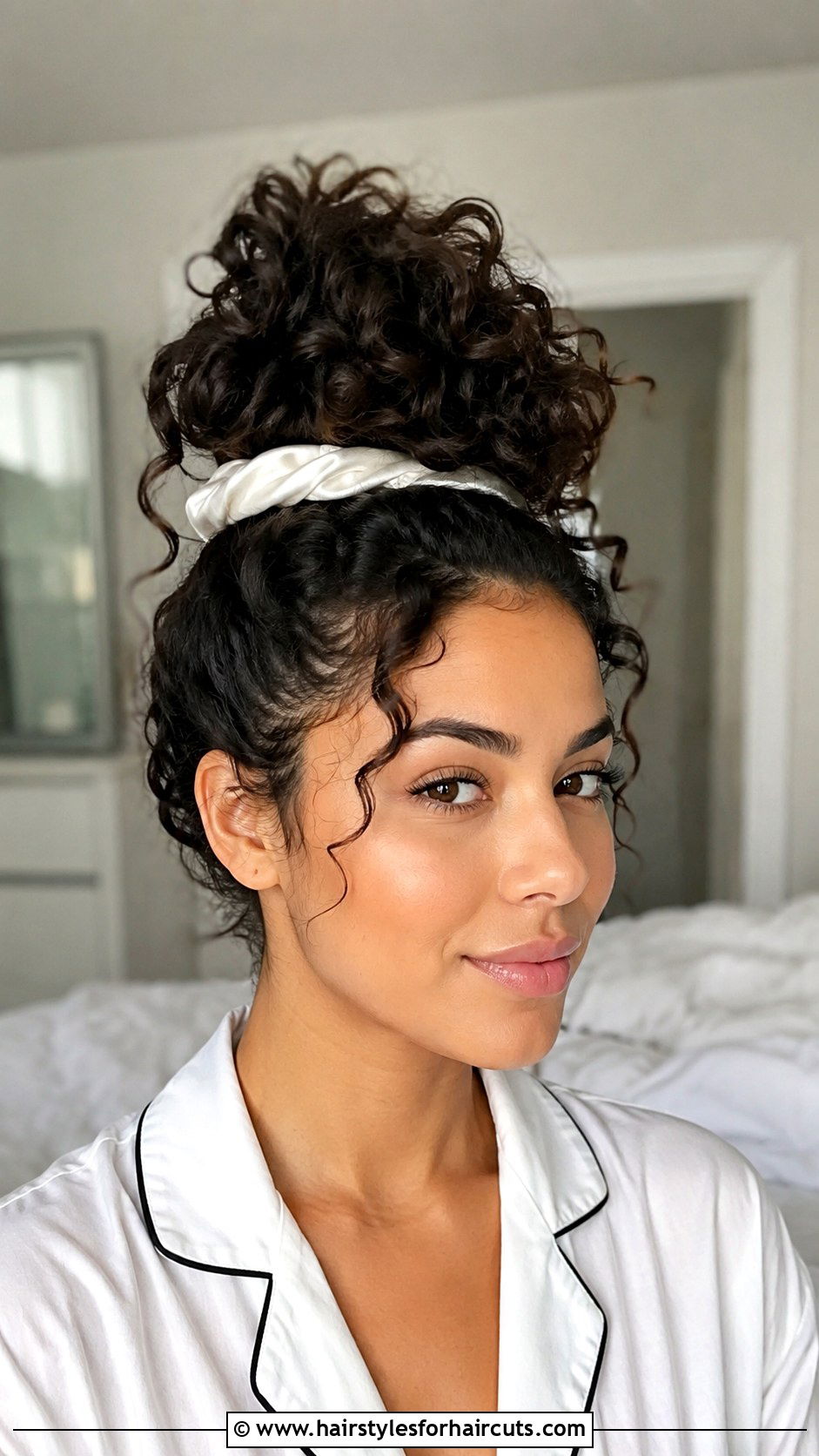 Pineapple Updo For Curls - 25 easy hairstyles that wont damage hair - 25 easy hairstyles that won't damage hair