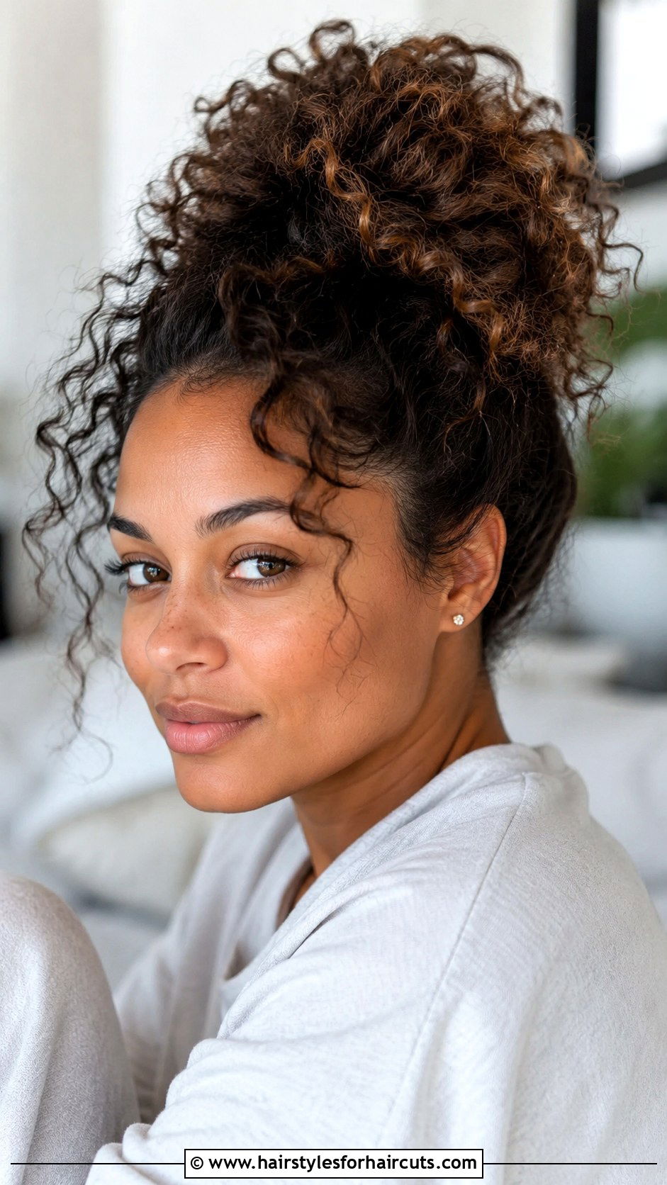 Pineapple Updo For Curly Hair - 25 cute hairstyles for medium curly hair - 25 cute hairstyles for medium curly hair