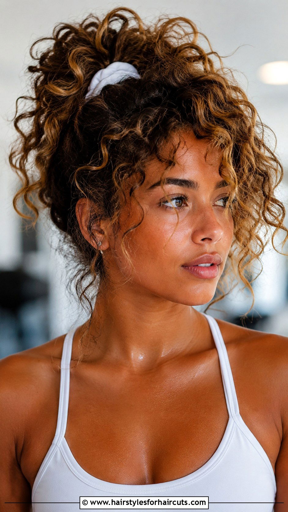 Pineapple Updo For Loose Curls - 25 cute hairstyles for loose curly hair - 25 cute hairstyles for loose curly hair