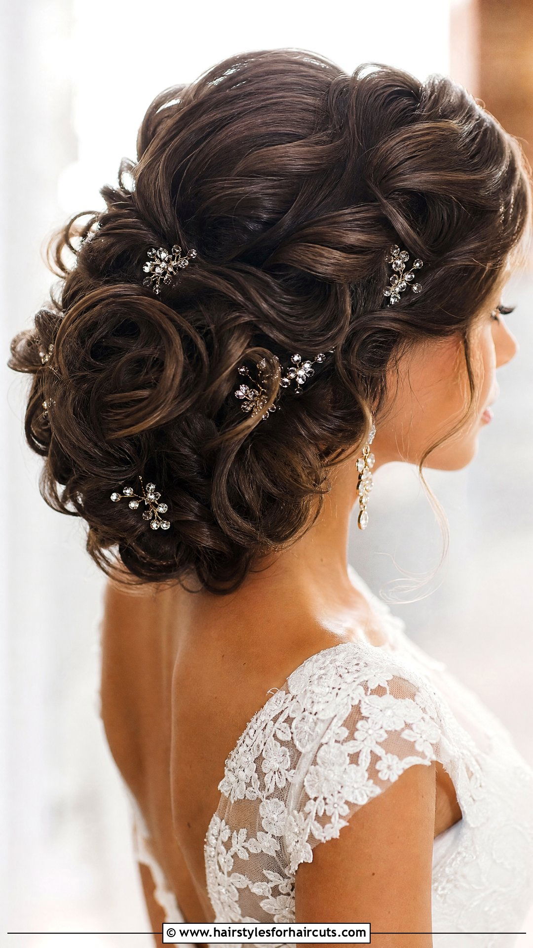 Pinned Curls Bob Wedding Hair - 25 wedding hairstyles for bobbed hair - 25 wedding hairstyles for bobbed hair