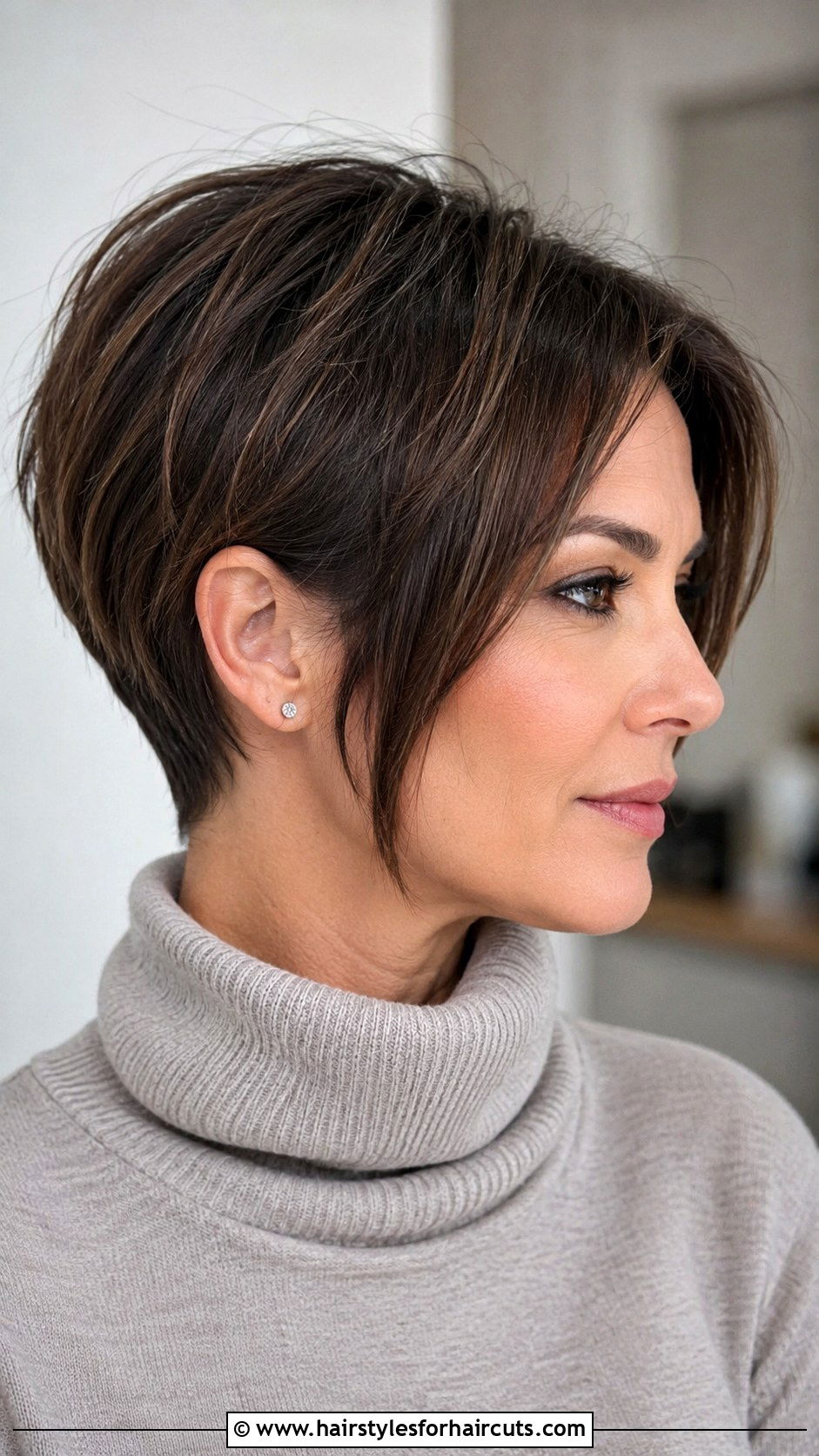 Pixie Bob Haircut - 25 haircuts emoji - 25 haircuts emoji