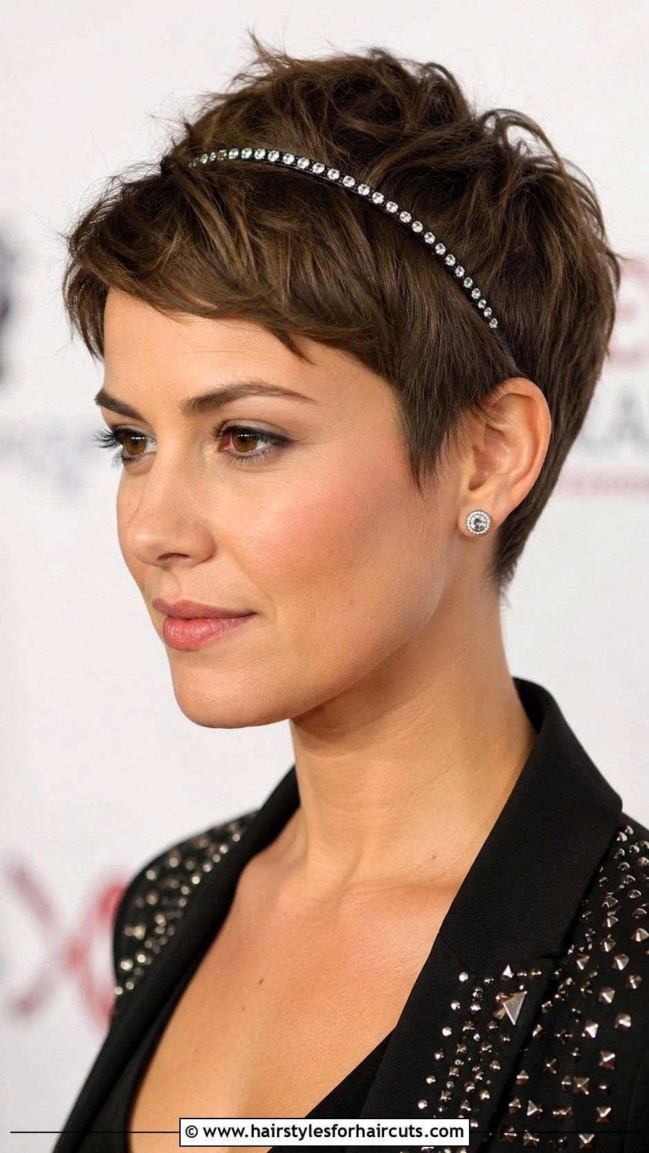 Pixie Cut With Headband - 25 hairstyles with headbands - 25 hairstyles with headbands