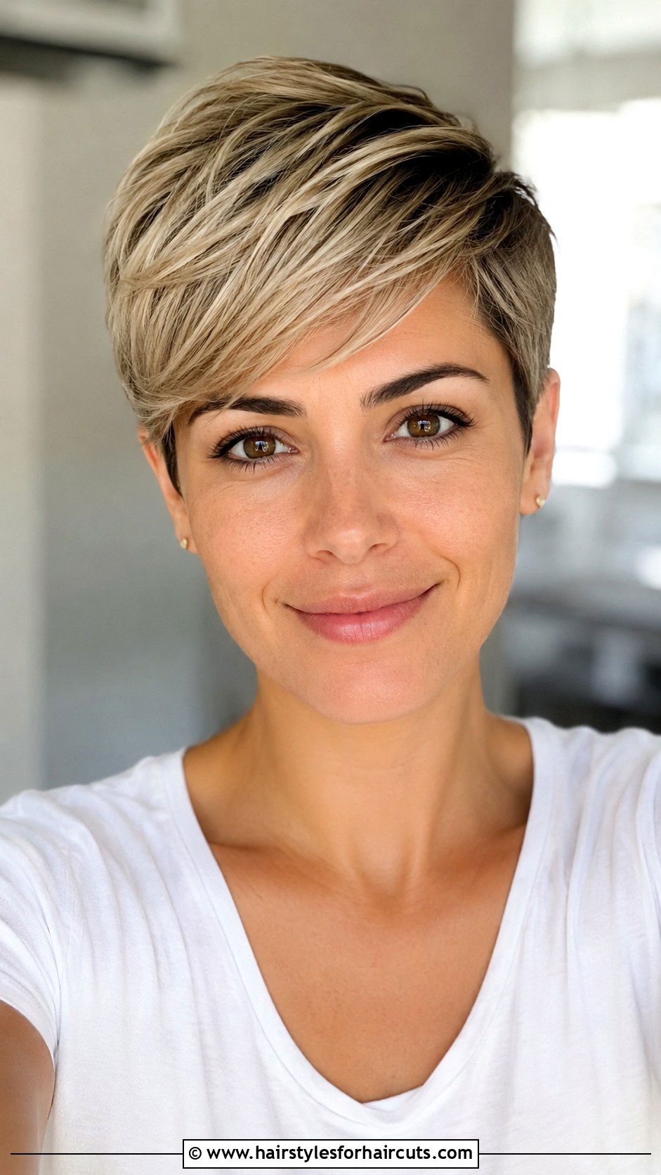 Pixie Cut With Side Swept Bangs - 25 womens hairstyles with bangs - 25 womens hairstyles with bangs