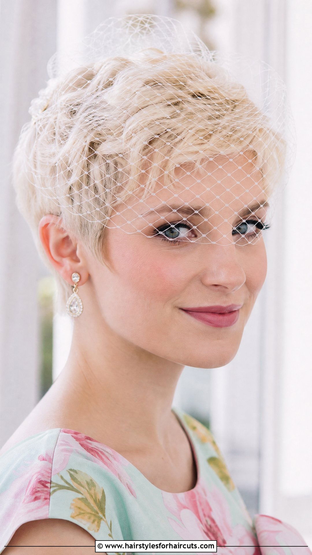 Pixie Cut With Veil - 25 wedding hairstyles for short hair - 25 wedding hairstyles for short hair