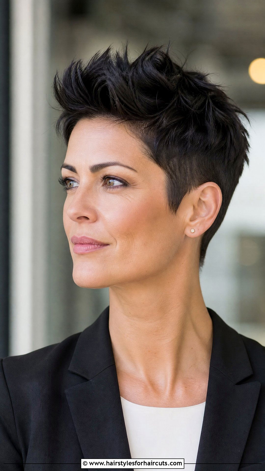 Pixie Cut With Volume On Top - 25 best hairstyles for round faces - 25 best hairstyles for round faces