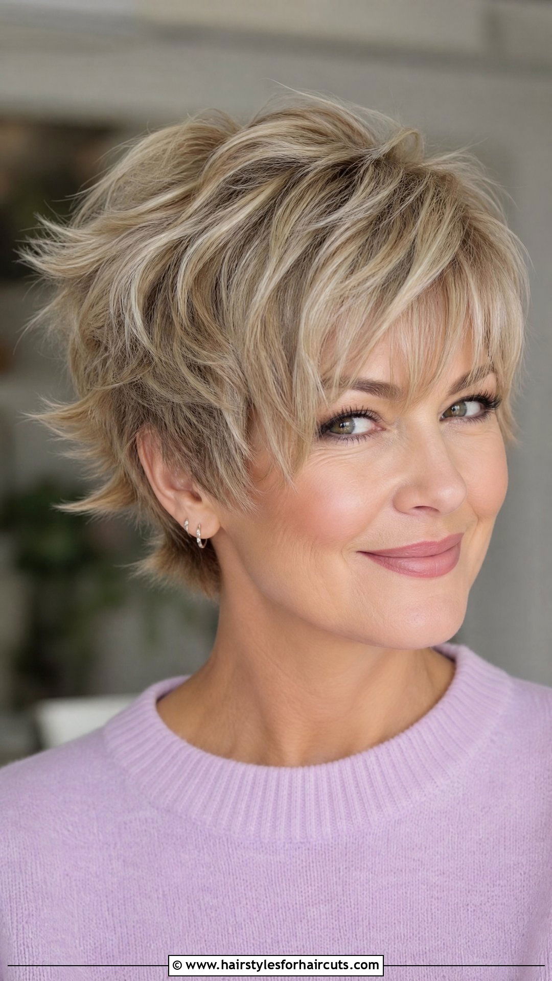 Pixie With Flipped Out Ends - 25 pixie 1960s hairstyles for short hair - 25 pixie 1960s hairstyles for short hair