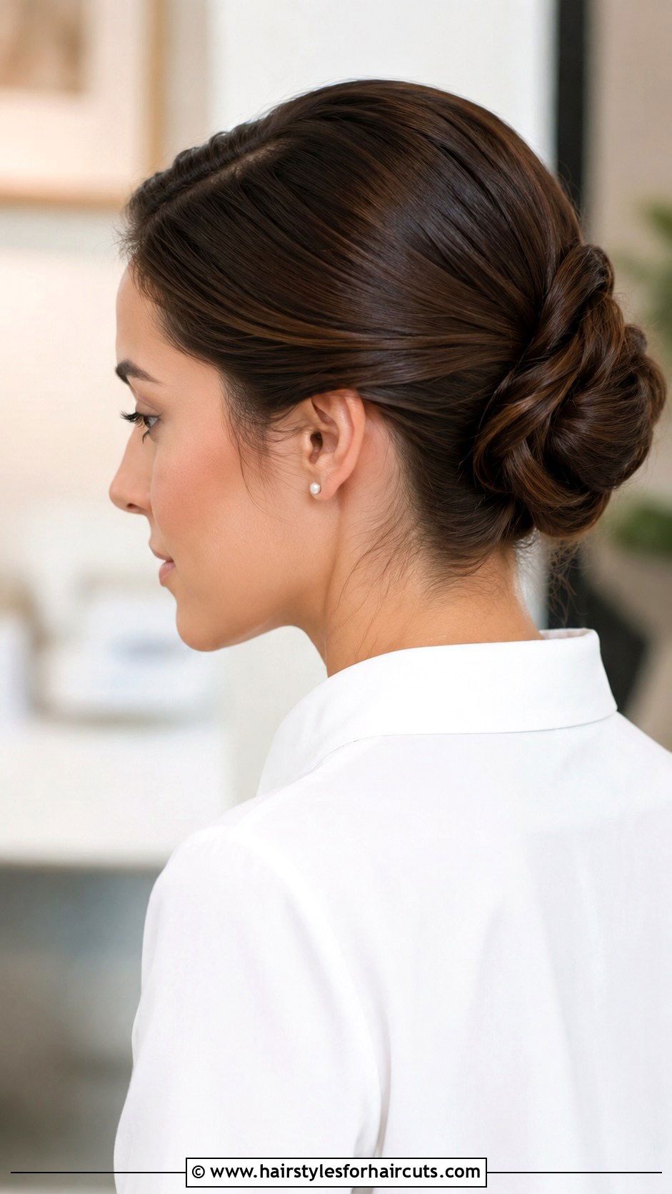 Polished Low Bun Hairstyle - 25 business casual hairstyles - 25 business casual hairstyles