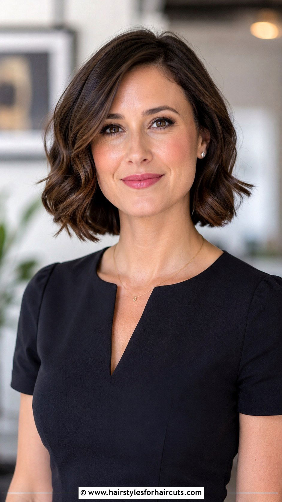 Polished Wavy Bob Haircut - 25 easy hairstyles for short wavy hair - 25 easy hairstyles for short wavy hair