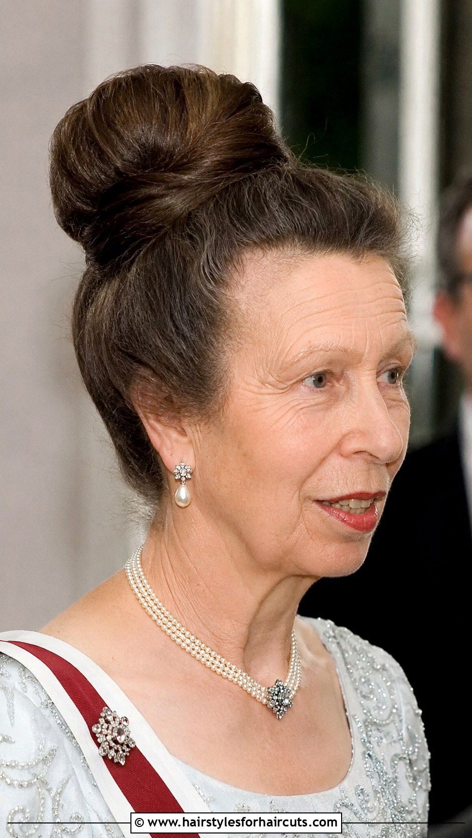 Princess Anne High Bun - 25 princess anne hairstyles - 25 princess anne hairstyles