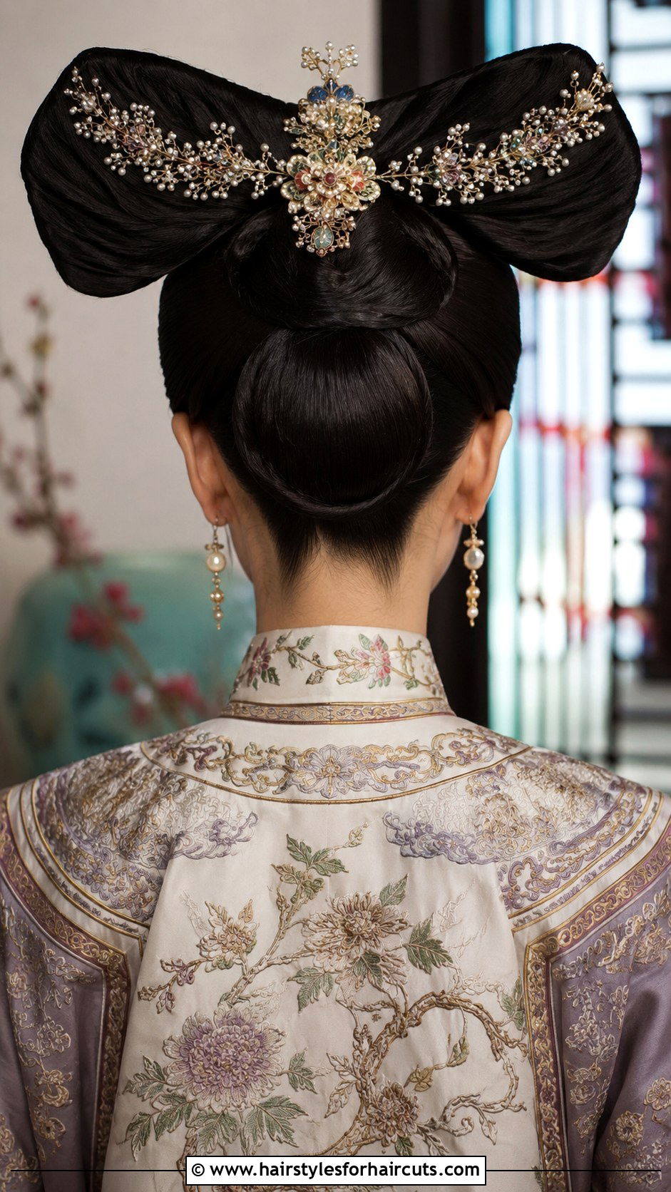 Qing Dynasty Flat Twisted Bun - 25 ancient chinese hairstyles - 25 ancient chinese hairstyles