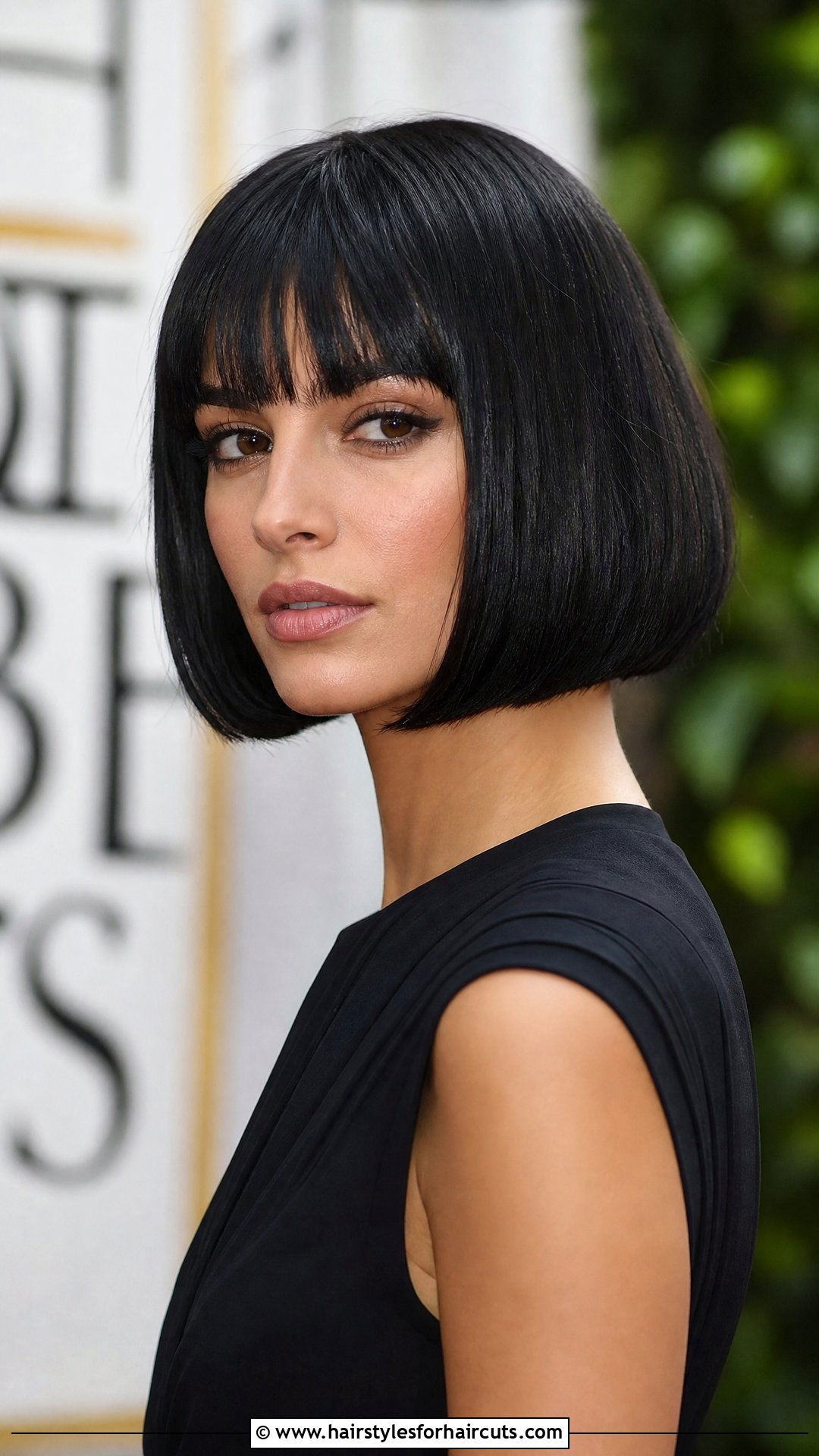 Raven Black Short Bob - 25 witch hairstyles for short hair - 25 witch hairstyles for short hair