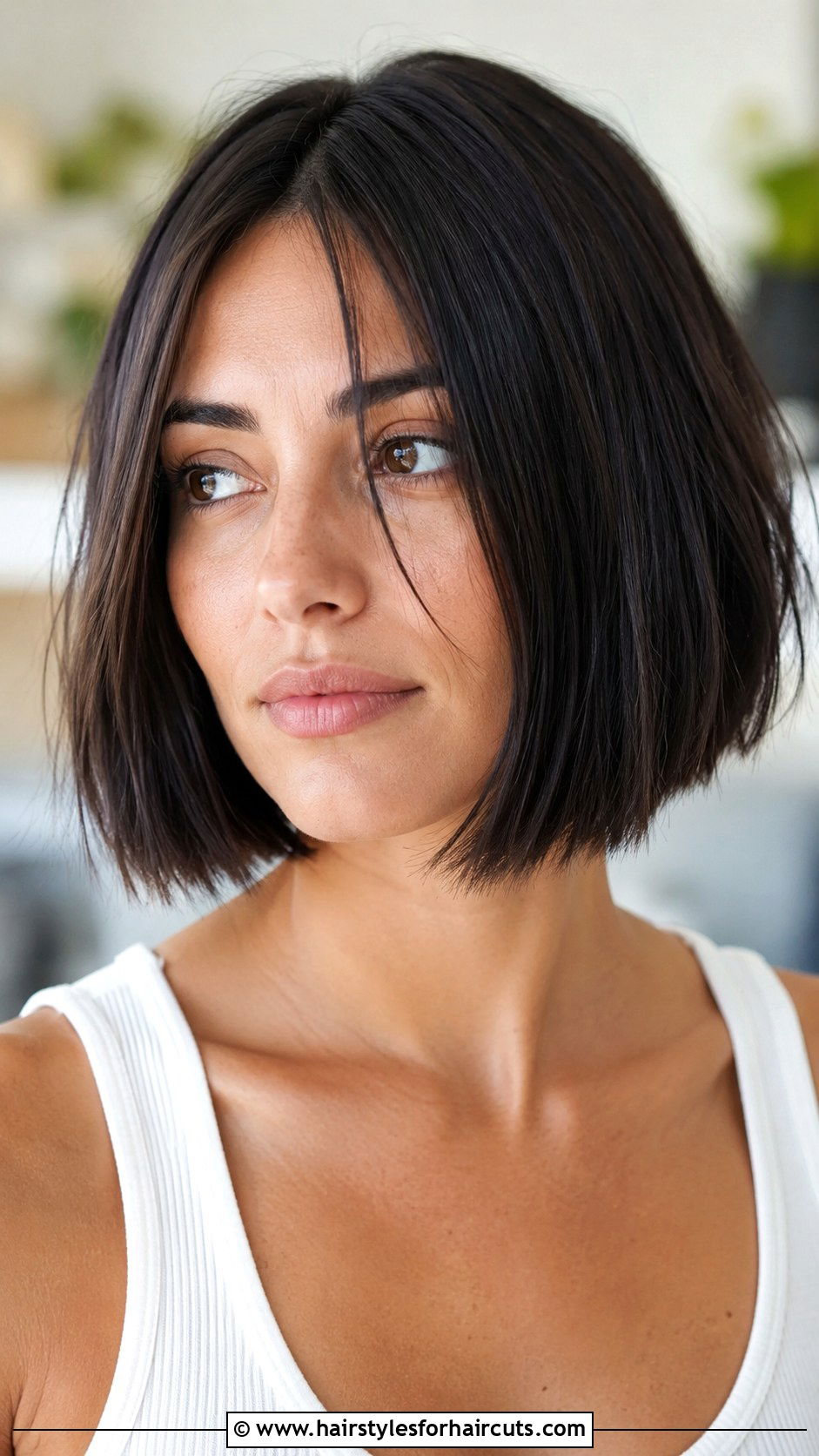 Razor Cut Blunt Bob With Wispy Ends - 25 razor cut hairstyles for thin hair - 25 razor cut hairstyles for thin hair