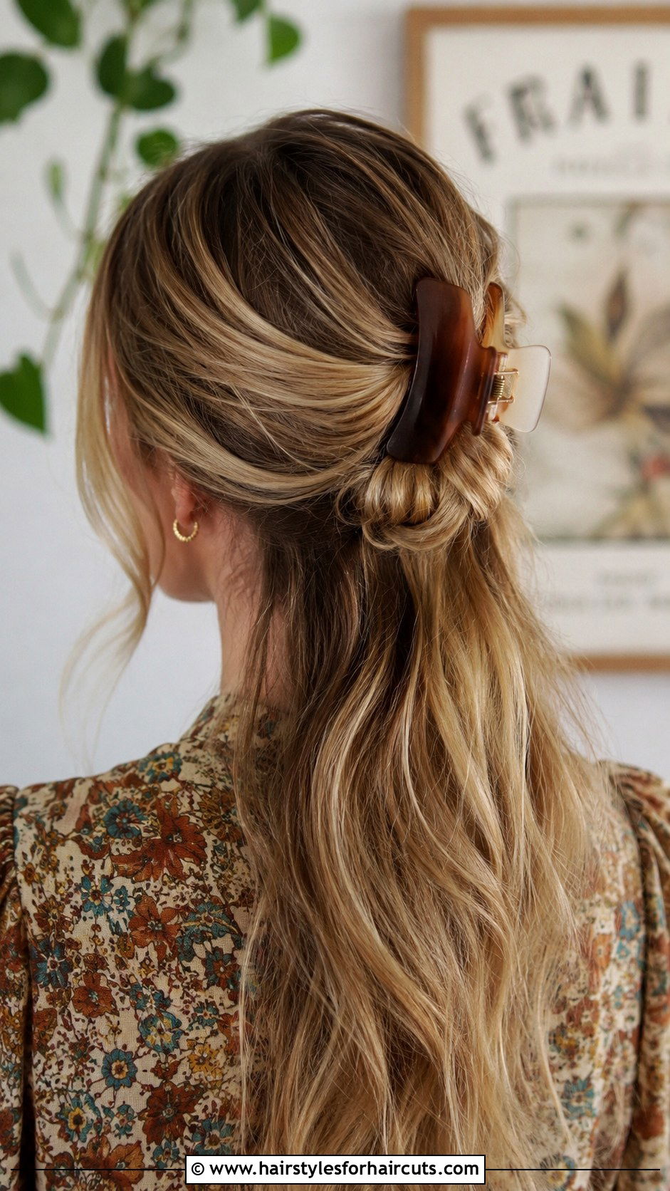 Retro Clip Half Updo - 25 easy fast hairstyles - 25 easy fast hairstyles