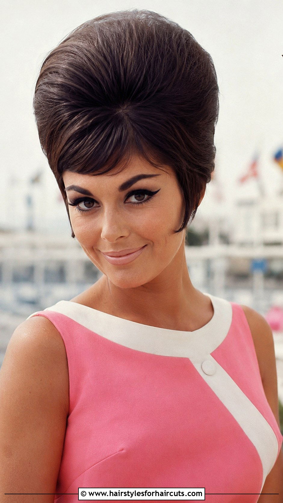 Retro Volume Blowout - 25 blow out hairstyles - 25 blow out hairstyles