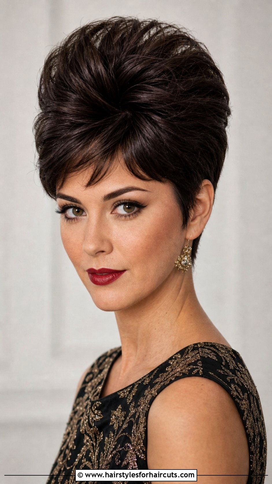 Retro Volume Crown Pixie - 25 retro 60s hairstyles for short hair - 25 retro 60s hairstyles for short hair