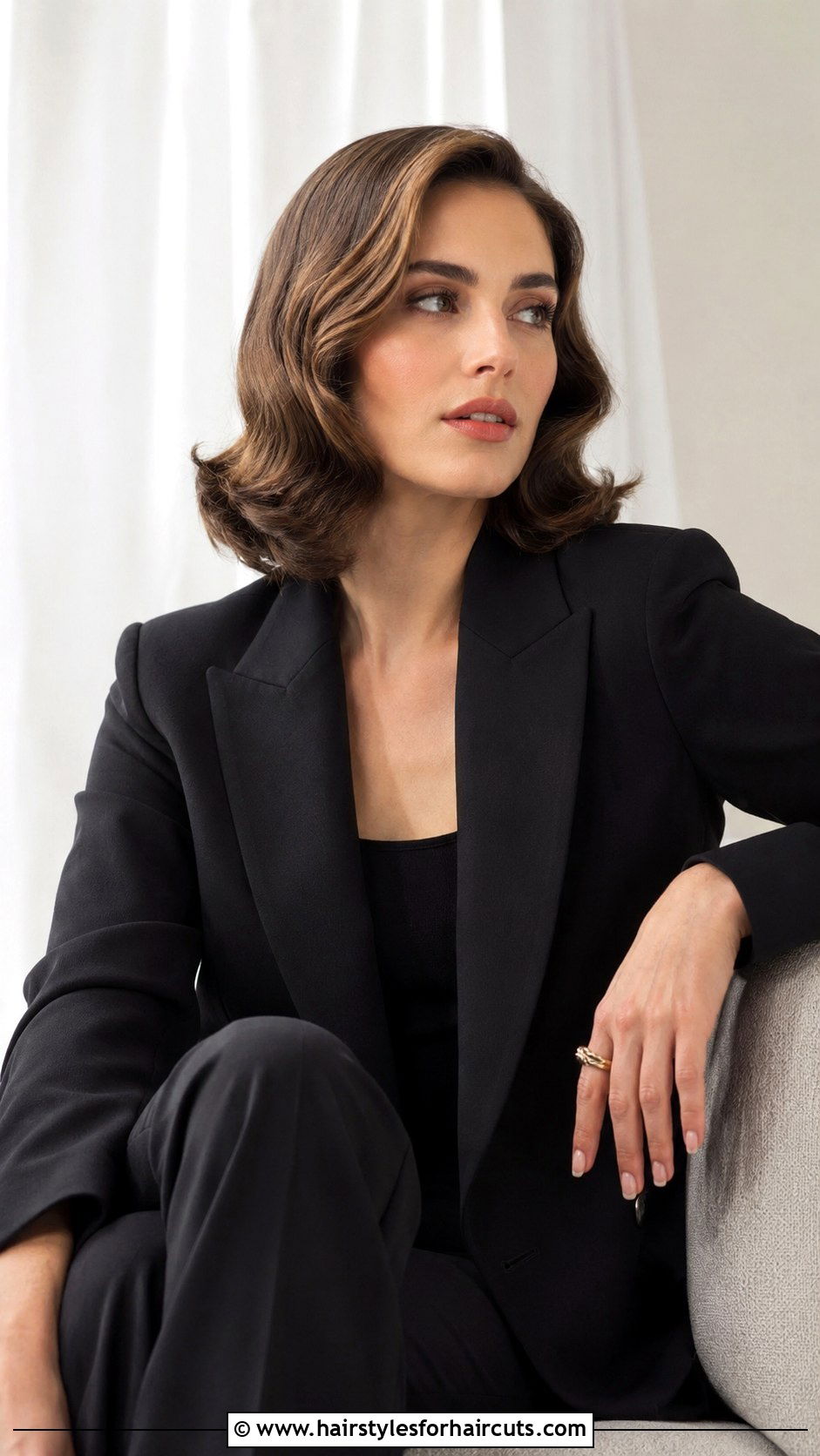 Retro Wavy Lob - 25 1920s hairstyles for black hair - 25 1920s hairstyles for black hair